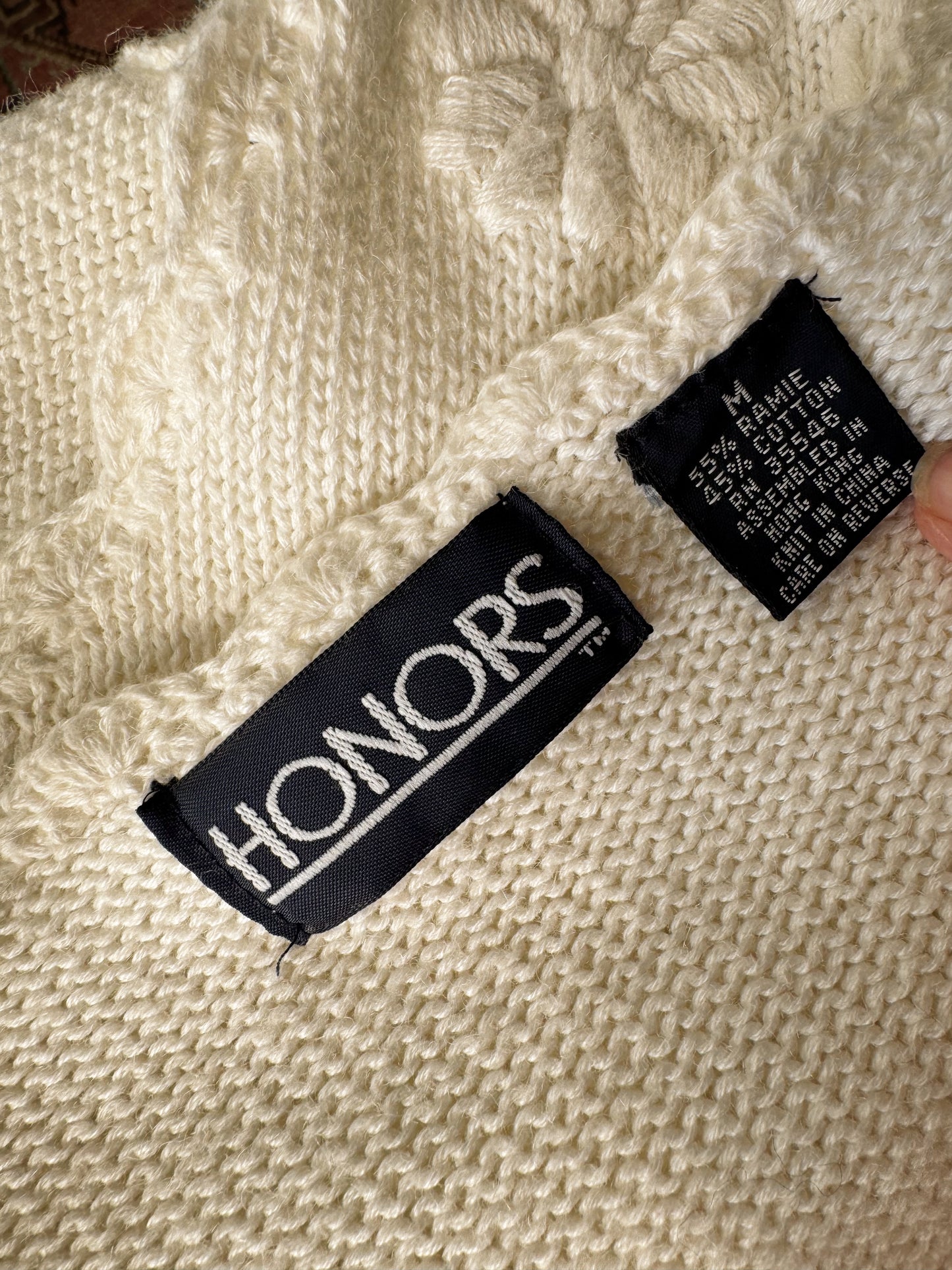 Honors 90s White Embroidered V-Neck Sweater (M)