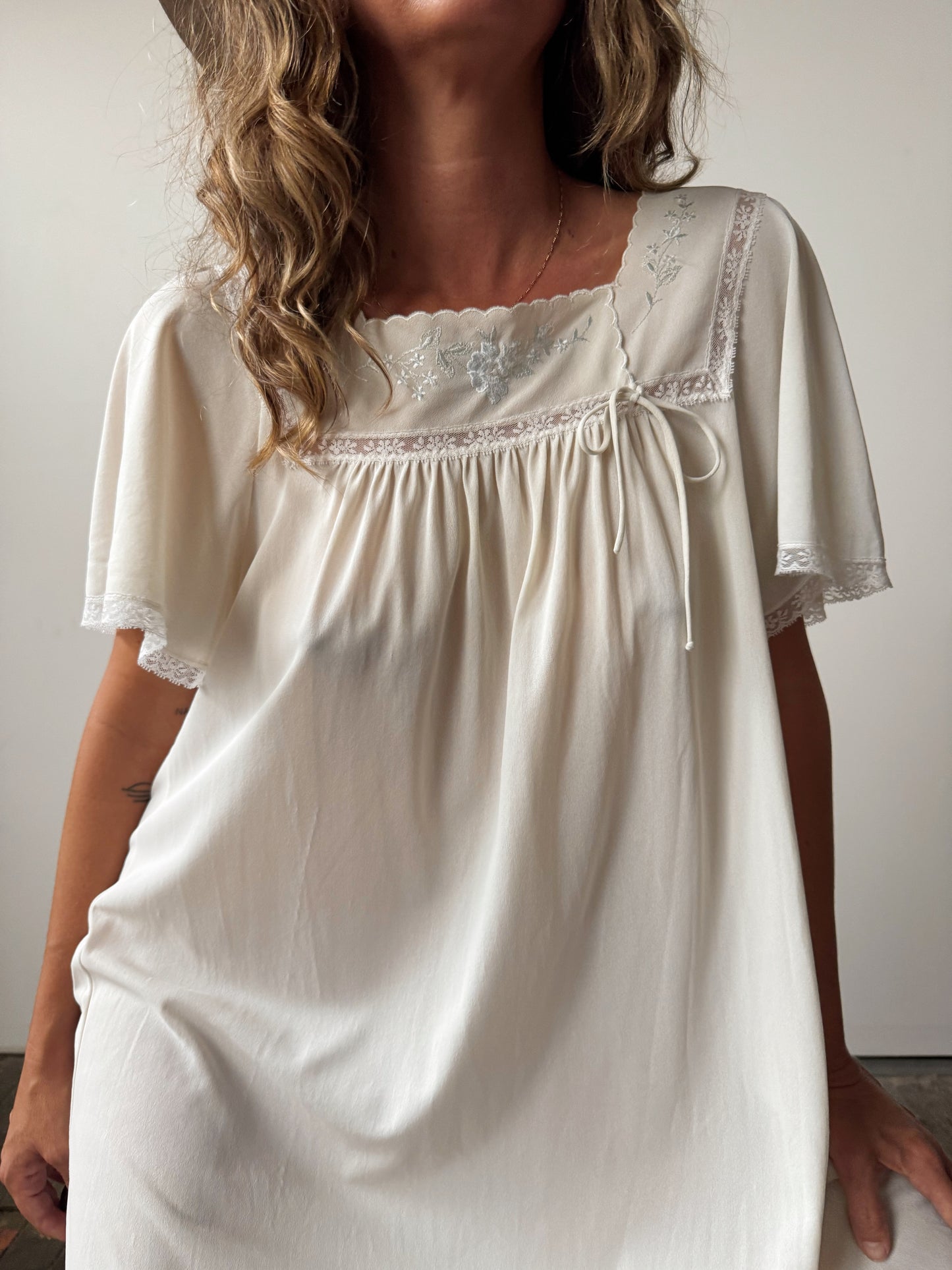 1970s Nylon Nightgown (M)