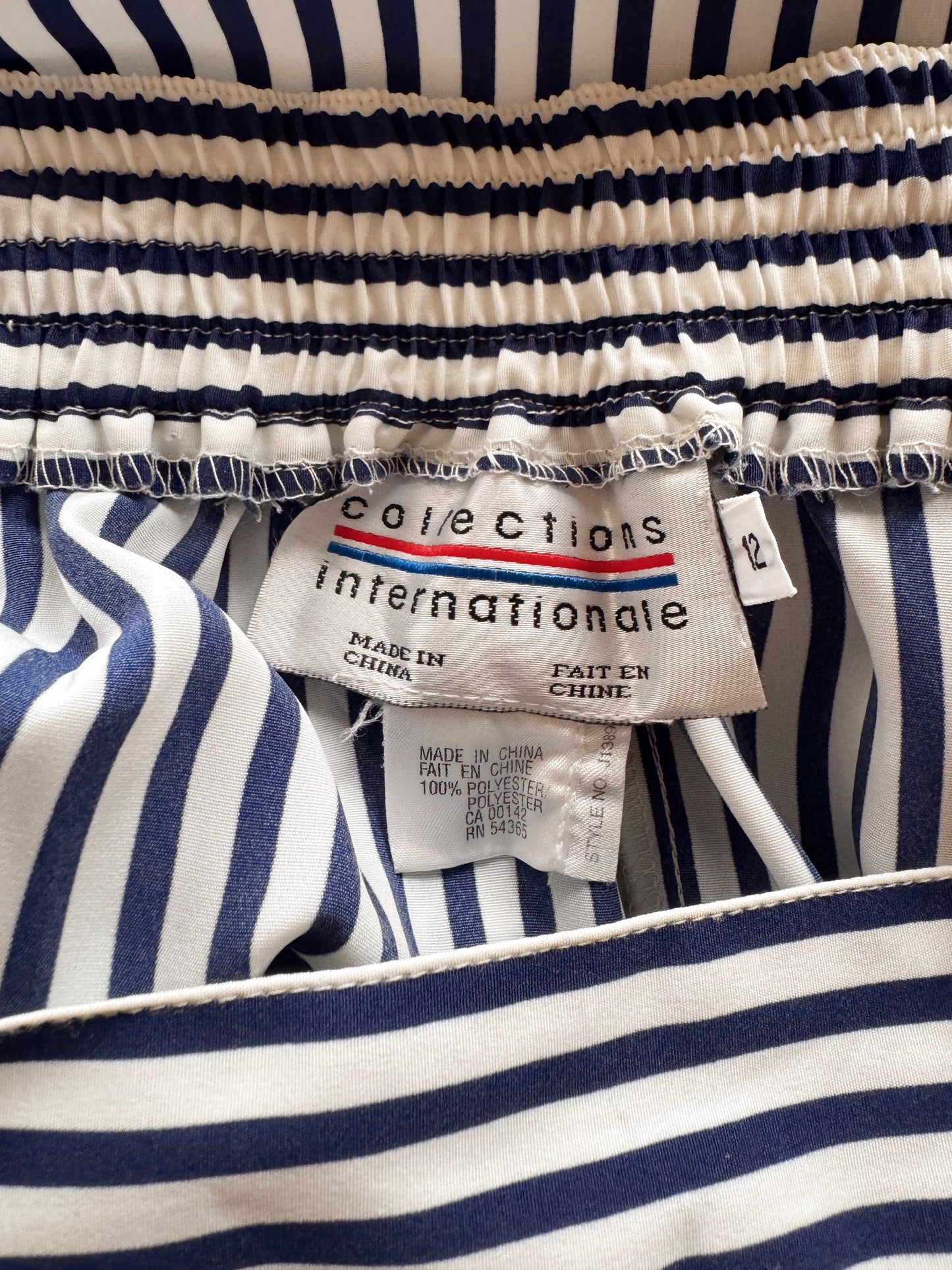Striped Navy 90s Shorts (M)