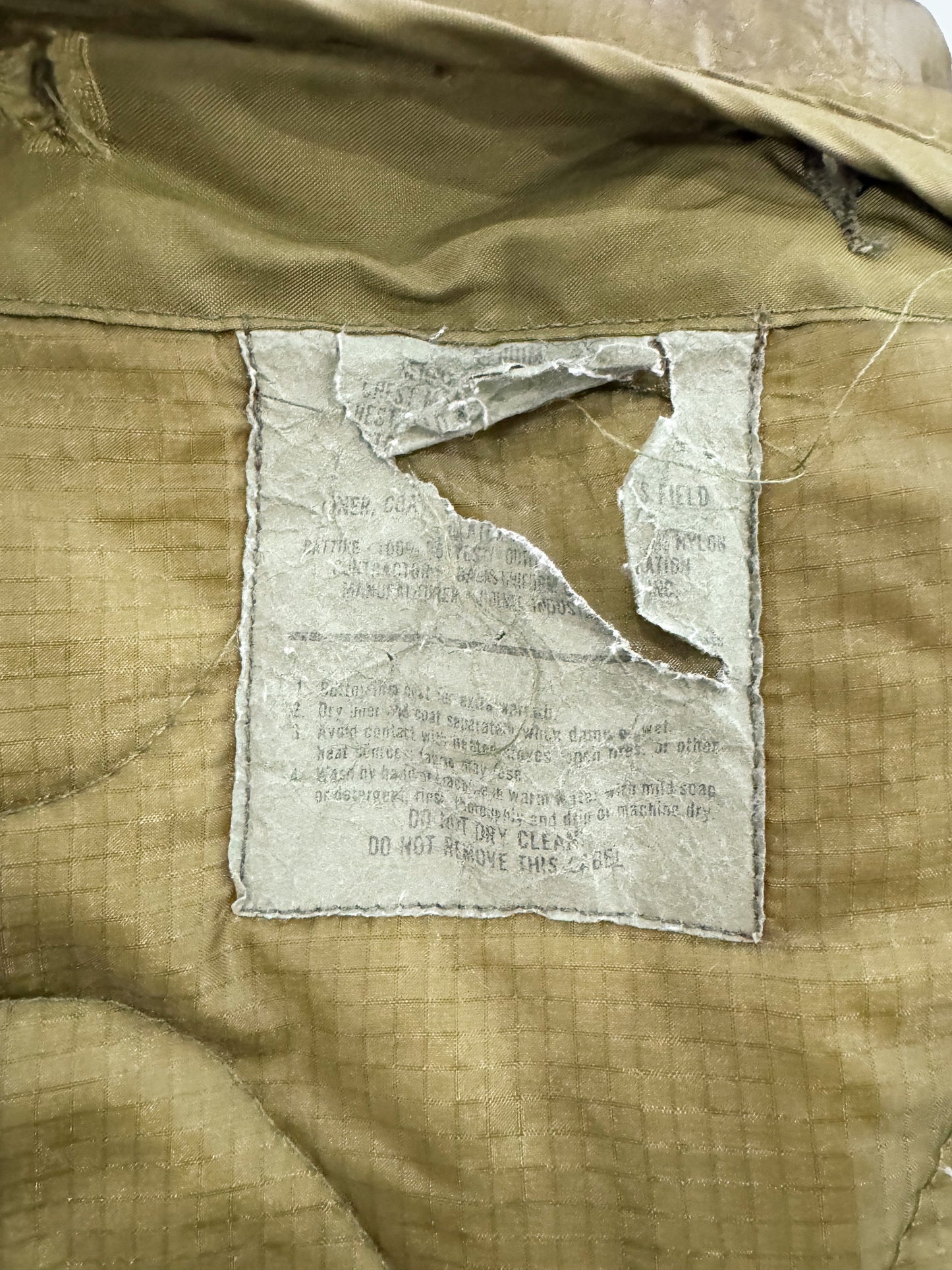 Army Green Liner Jacket Vintage Quilted Nylon Jacket (M)