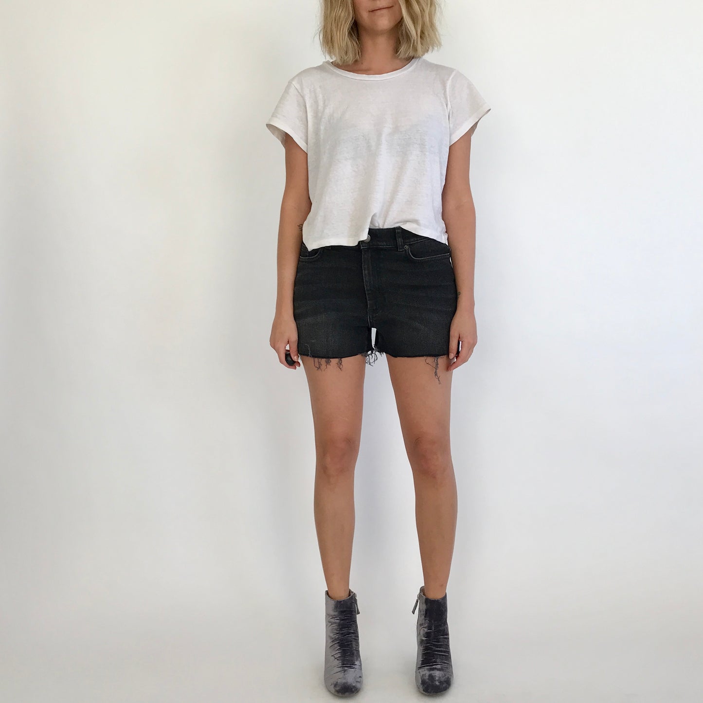 RAW HEM SHORTS / 27