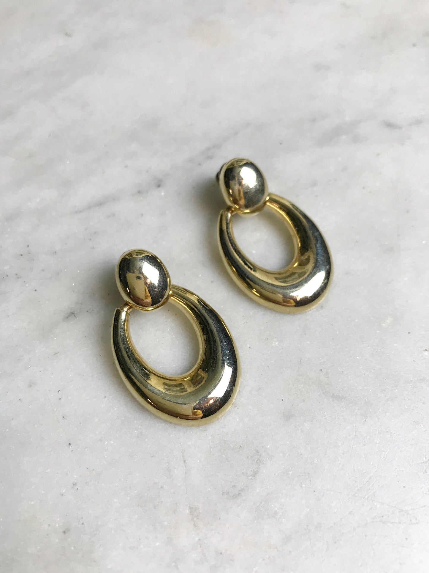 GOLD OVAL EARRING