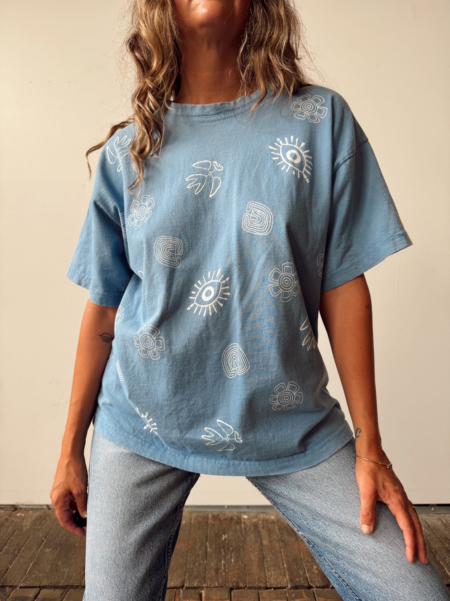 Baby Blue Graphic 90s T-Shirt (M)