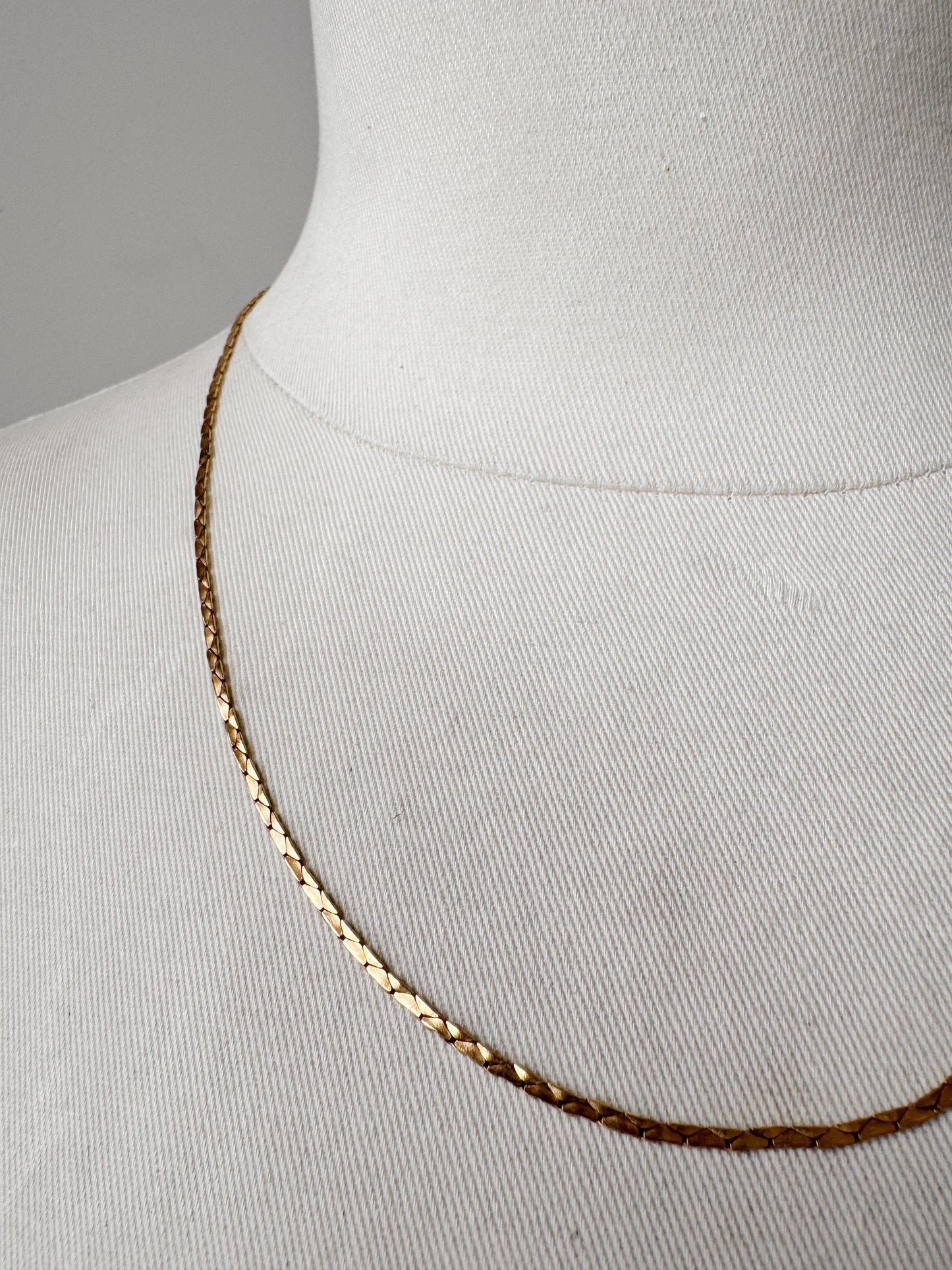 Gold Tone Serpentine 21" Necklace