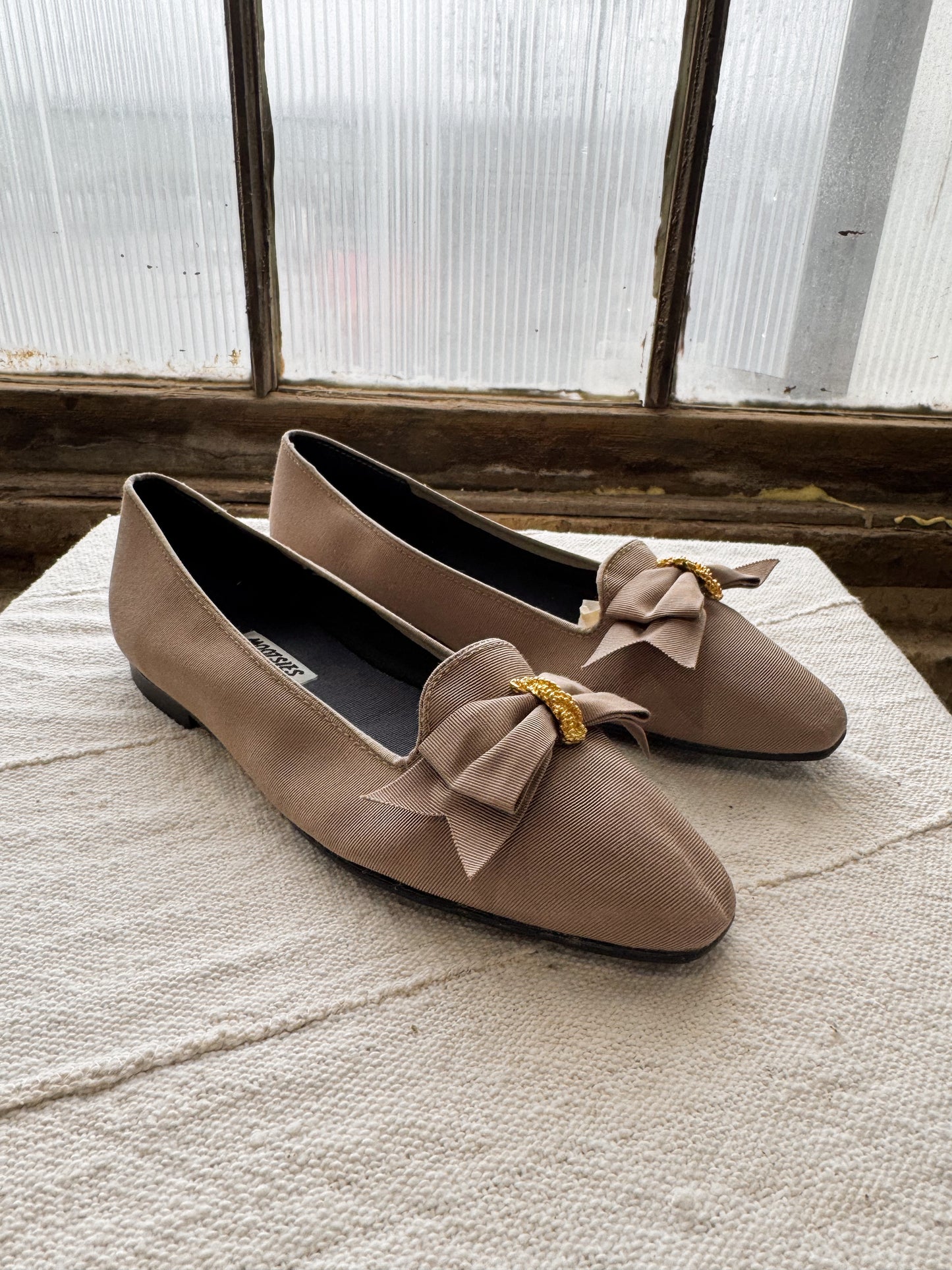 Mootsies Tootsies 90s Grosgrain Taupe Bow Flat (10)