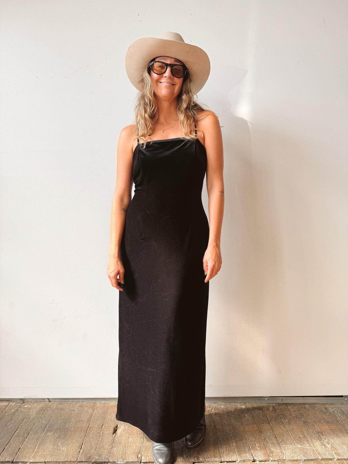 90s Stretch Black Velvet Maxi Dress (M)