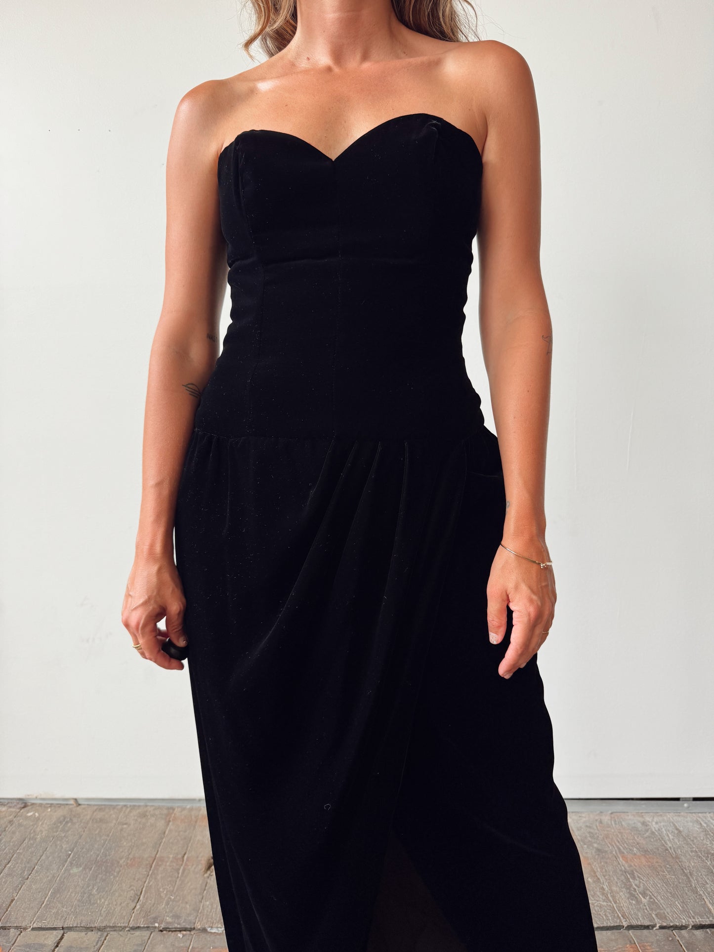 80s Vintage Victor Costa Strapless Velvet Draped Tulip Evening Dress (M)