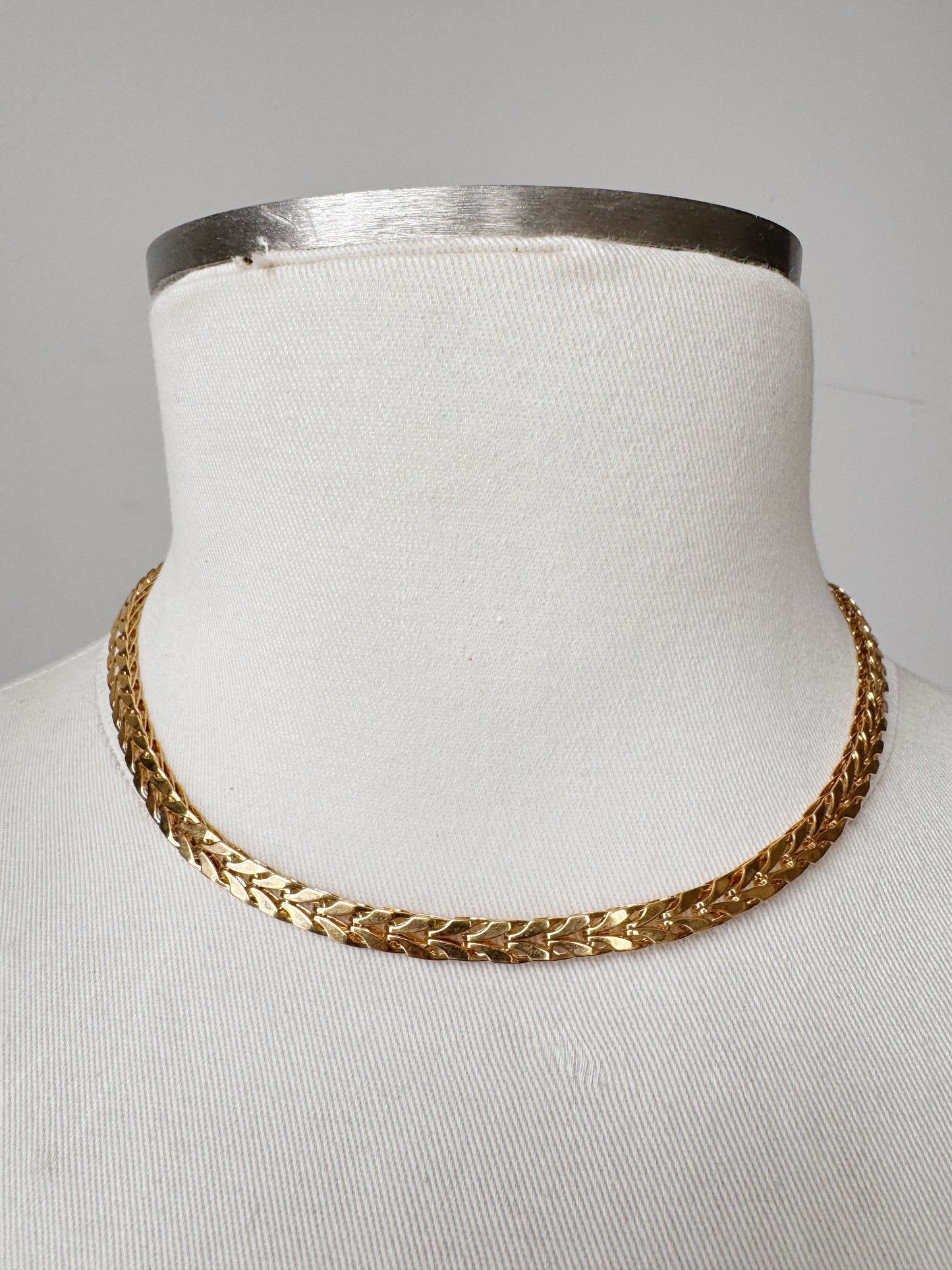 Flat Gold Tone 16" Necklace