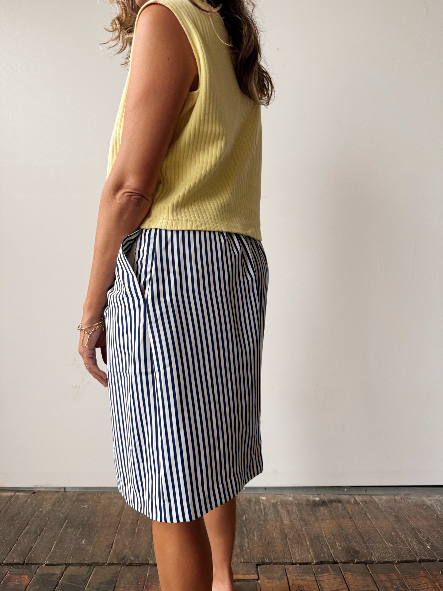 Striped Navy 90s Shorts (M)