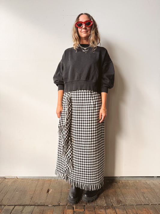 Bold 90s Houndstooth Fringe Skirt (32")