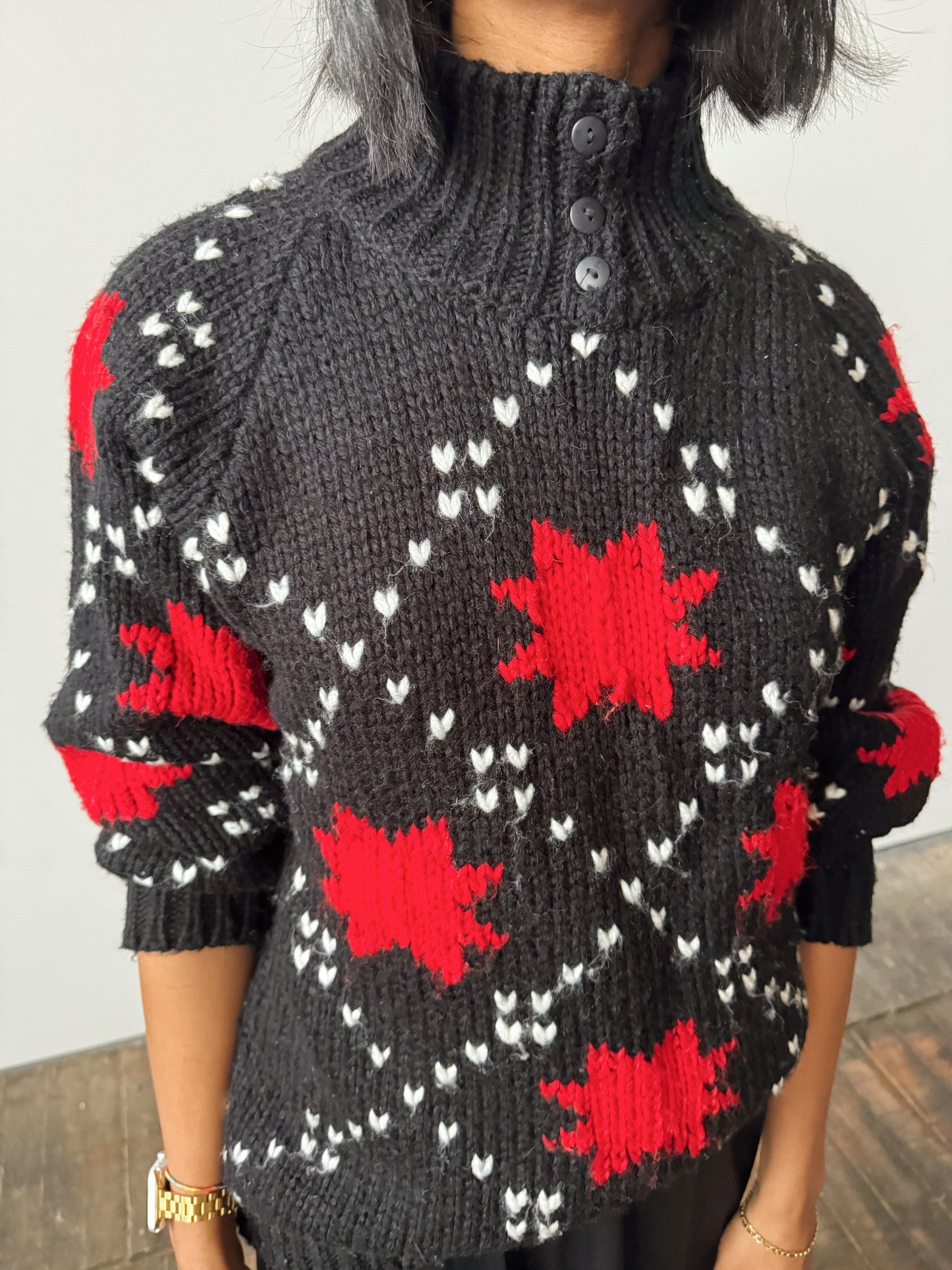 Winter Star 90s Sweater with Button Neck (M)