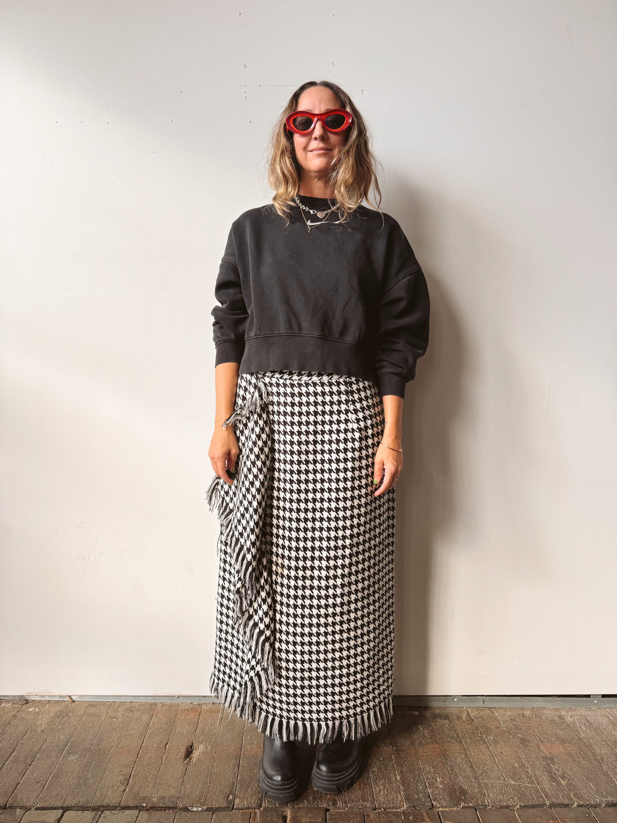 Bold 90s Houndstooth Fringe Skirt (32")