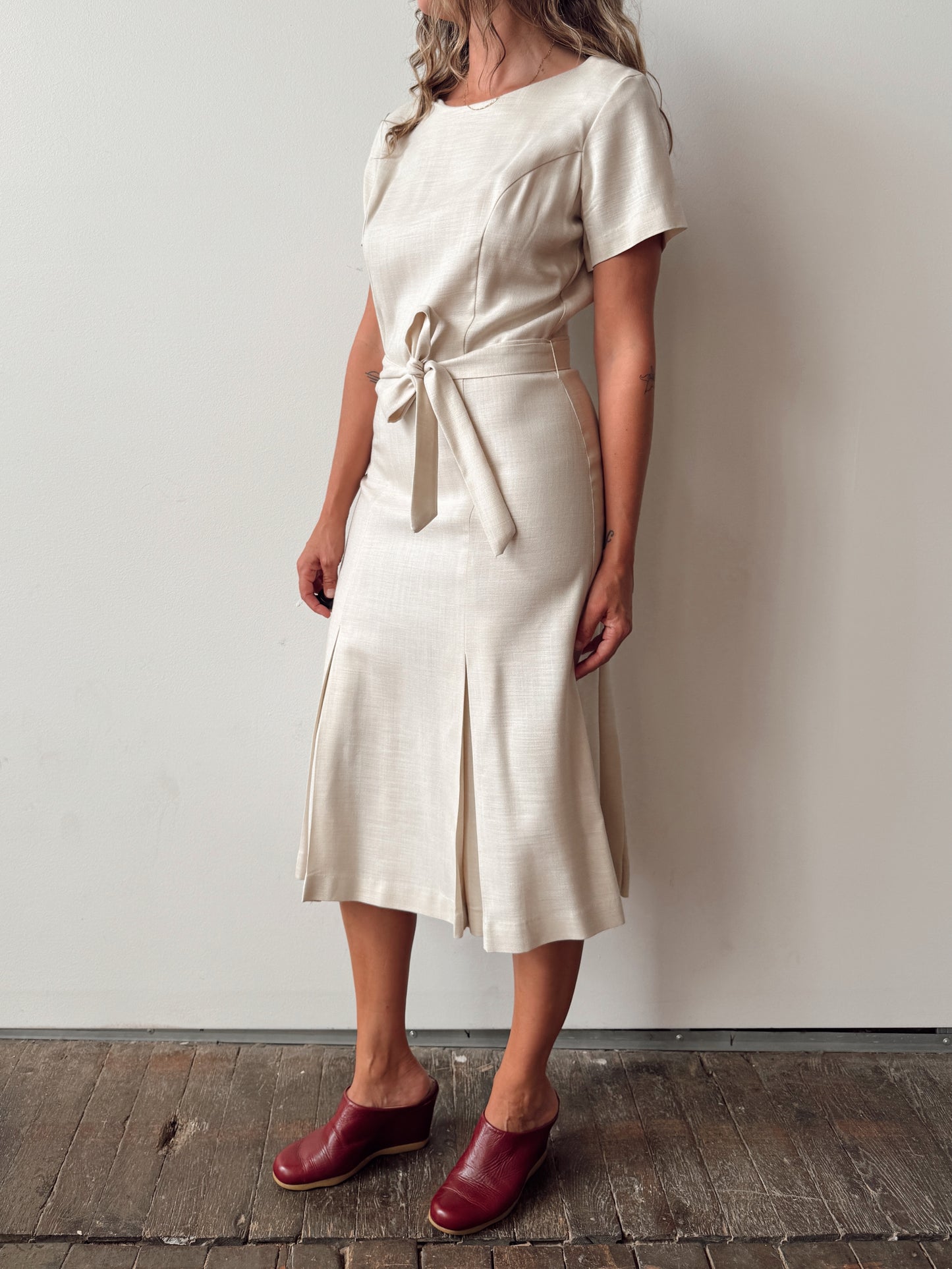 Ivory Linen 70s Pleate Midi Dress (30")
