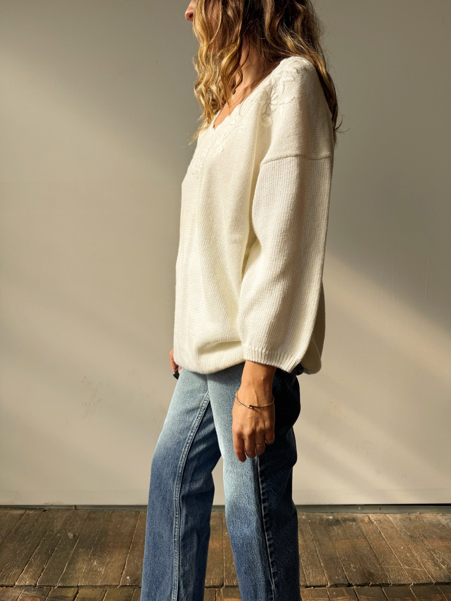 Honors 90s White Embroidered V-Neck Sweater (M)