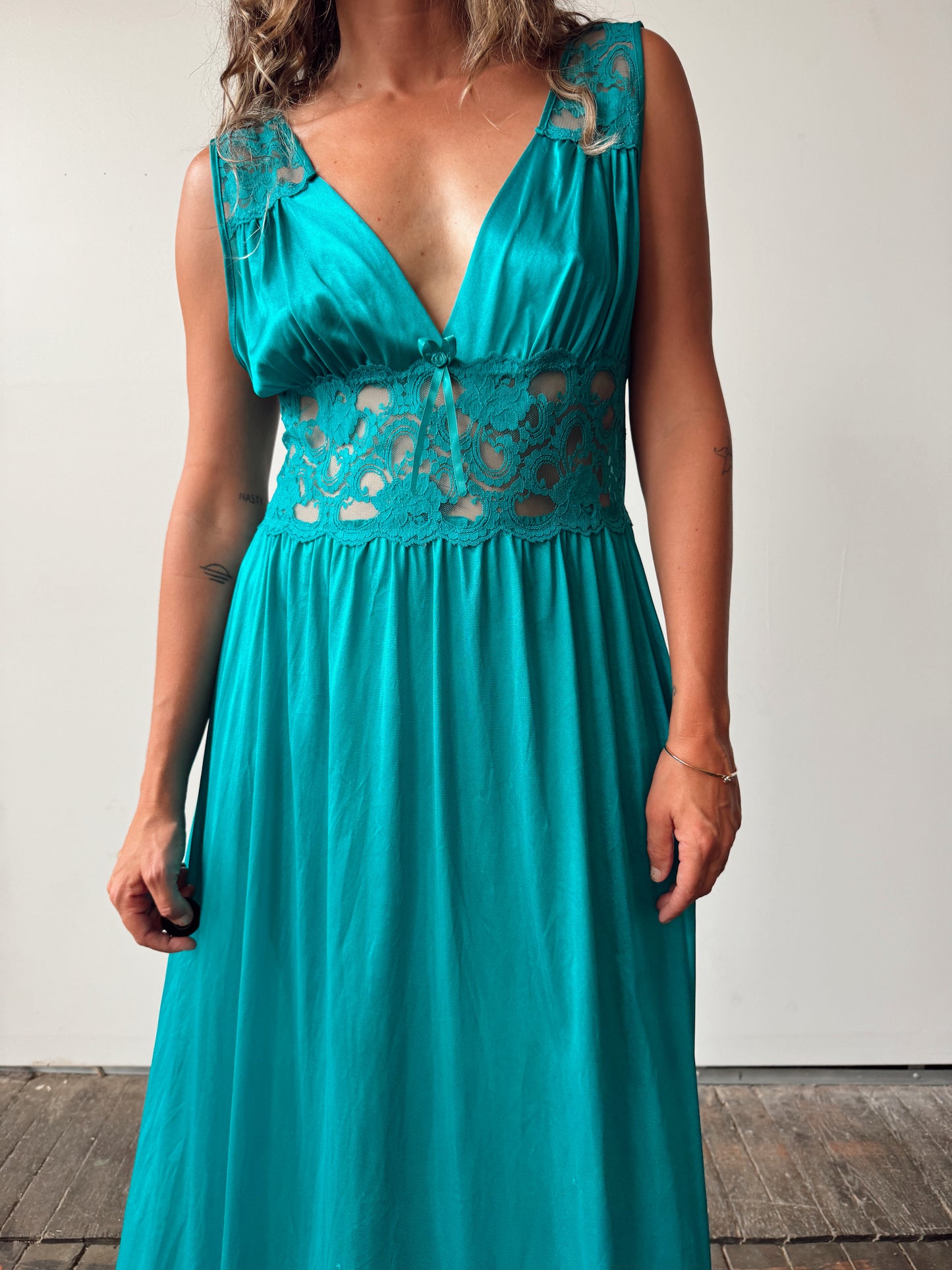80s Nylon and Lace Slip Vintage Nightgown (L)
