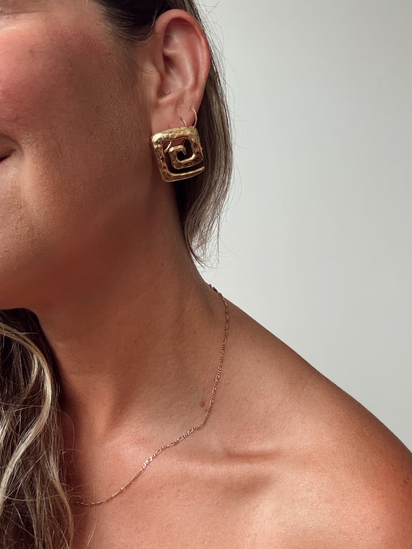 Gold Tone Swirl 90s Earrings