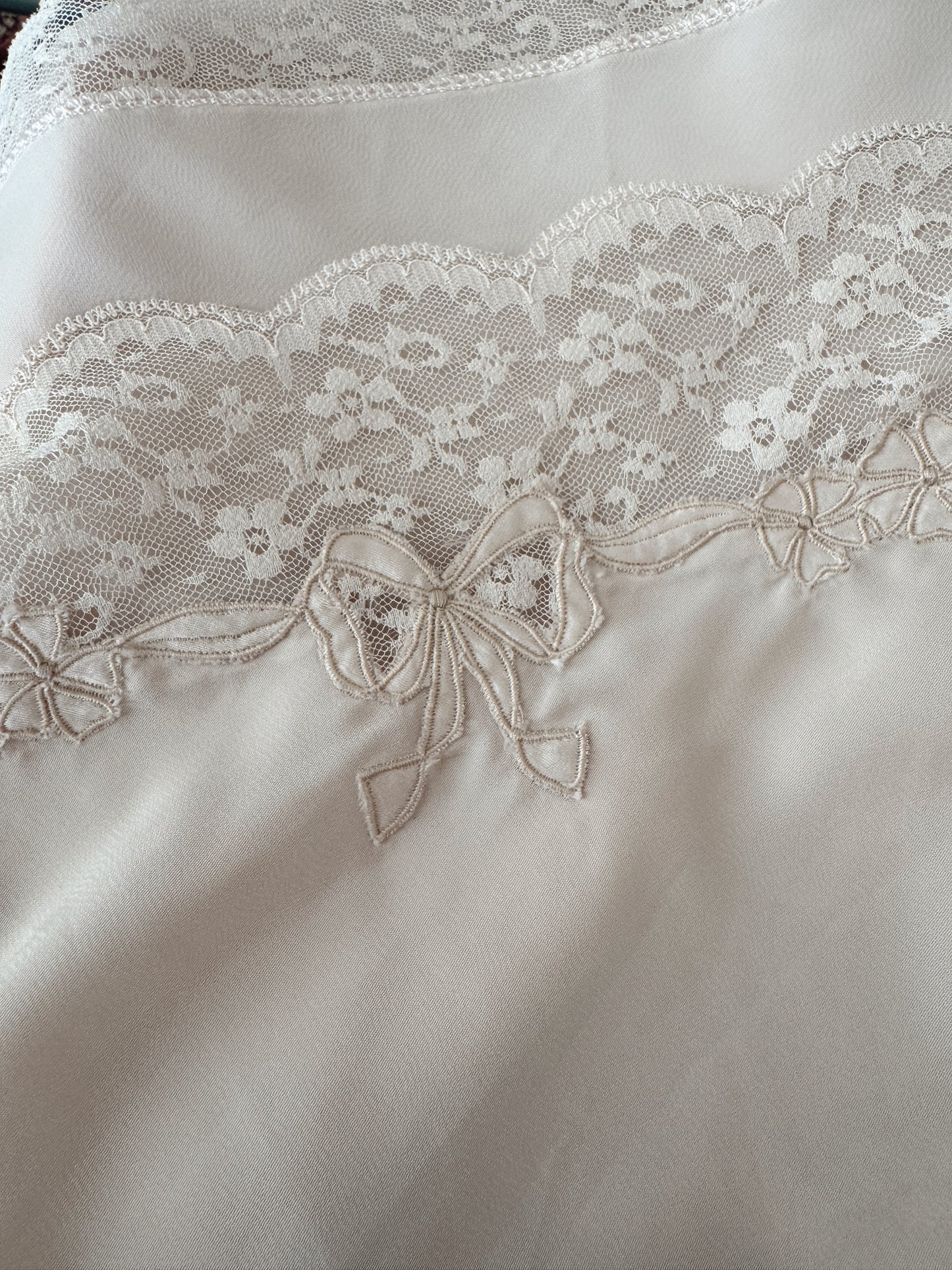 60s Bow Applique Cream Lace and Satin Camisole (S)