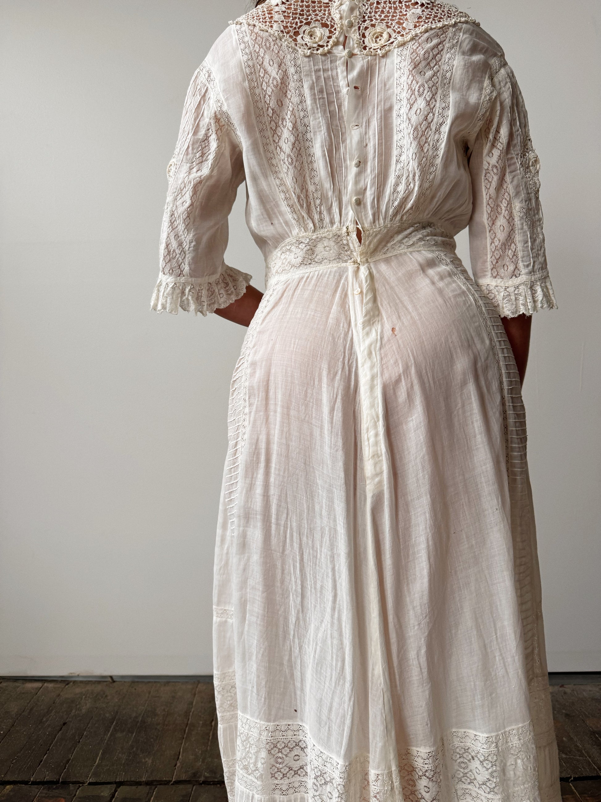 Antique Edwardian 1900s White Cotton Lace Dress (M) dry vtg and Antique Edwardian 1900s White Cotton Lace Dress (M) dry vtg and
