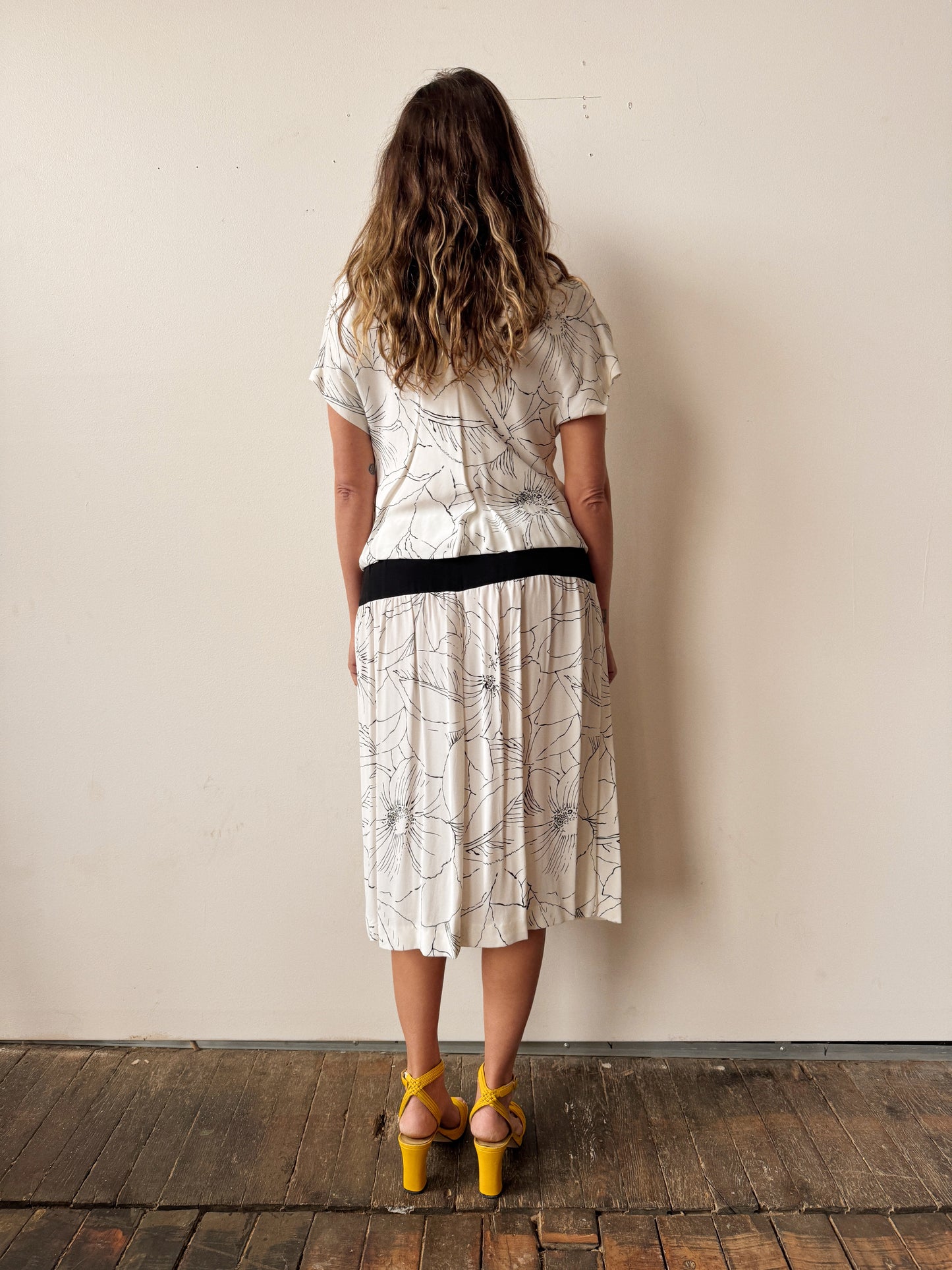 Floral Outline Dropwaist 90s Bow Dress (M)