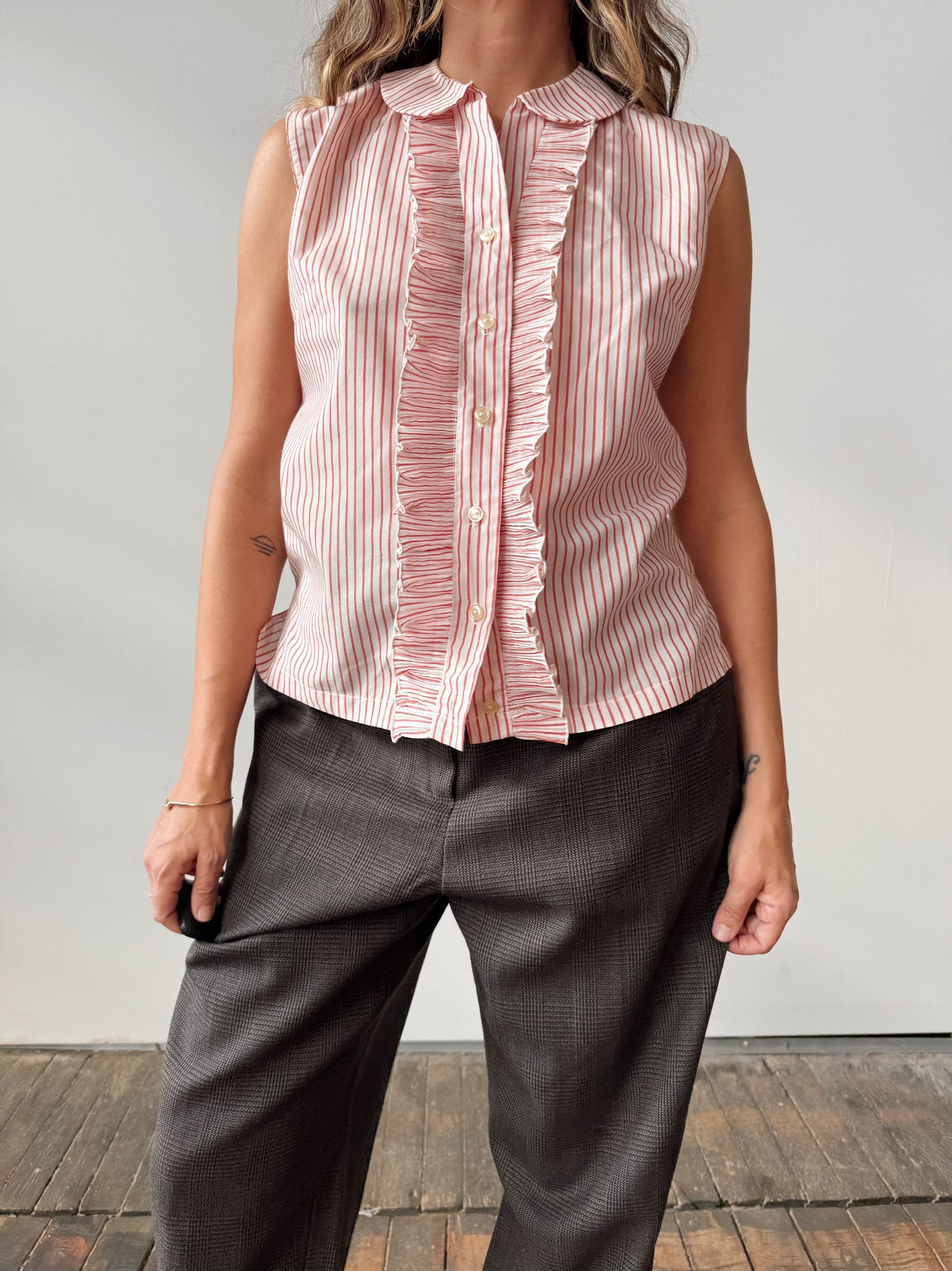 Striped Ruffle Sleeveless 70s Blouse (M)