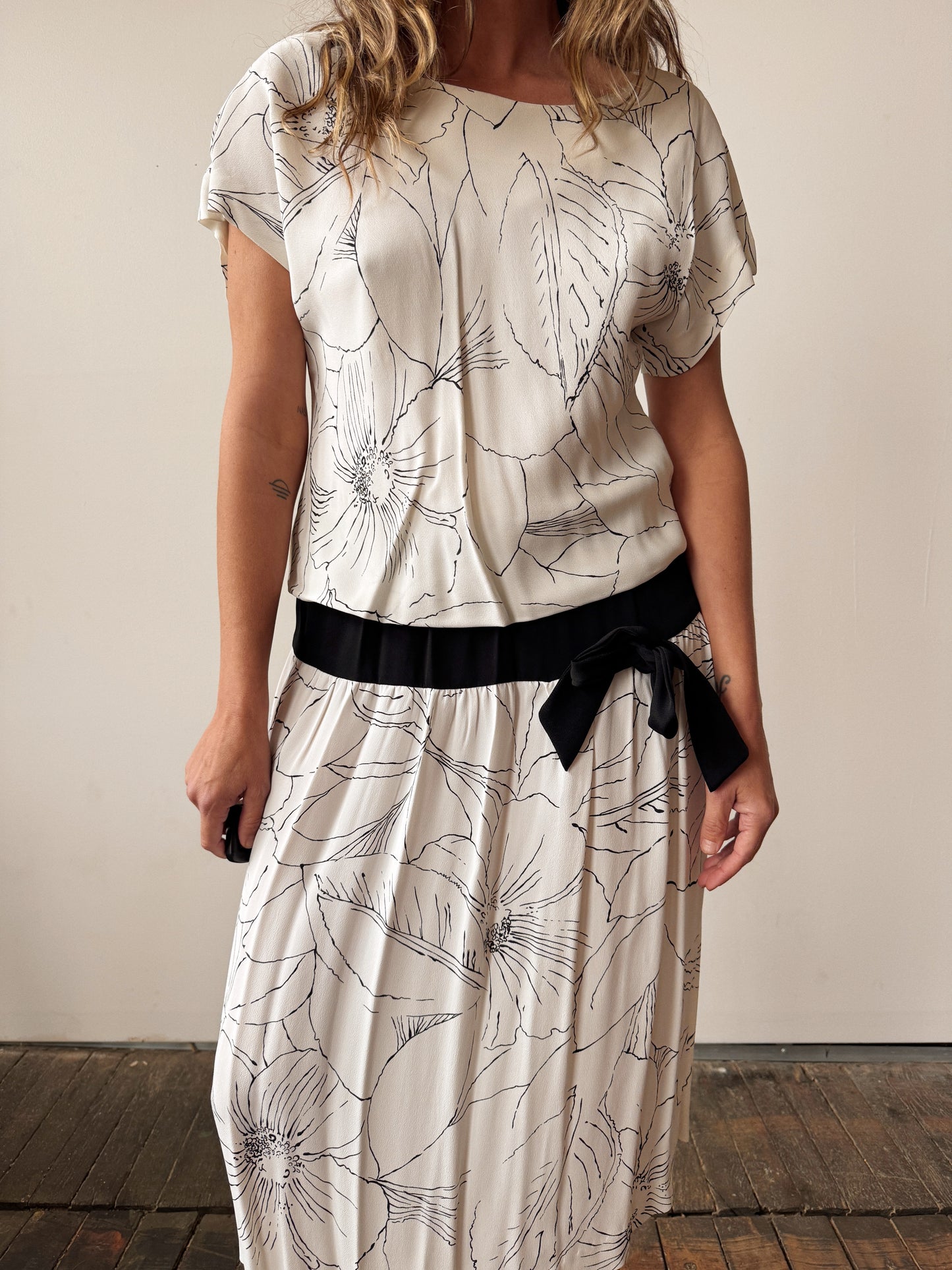 Floral Outline Dropwaist 90s Bow Dress (M)