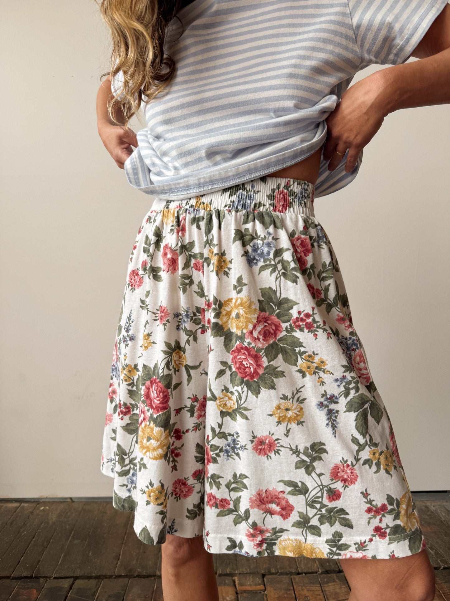 Floral 90s Elastic Mom Shorts (M)