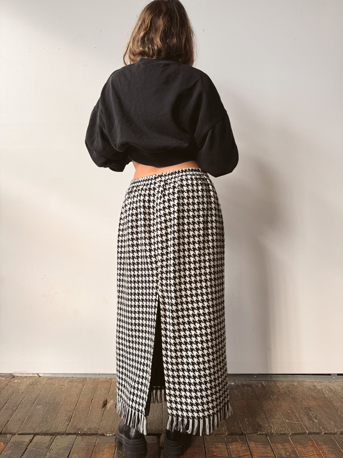 Bold 90s Houndstooth Fringe Skirt (32")
