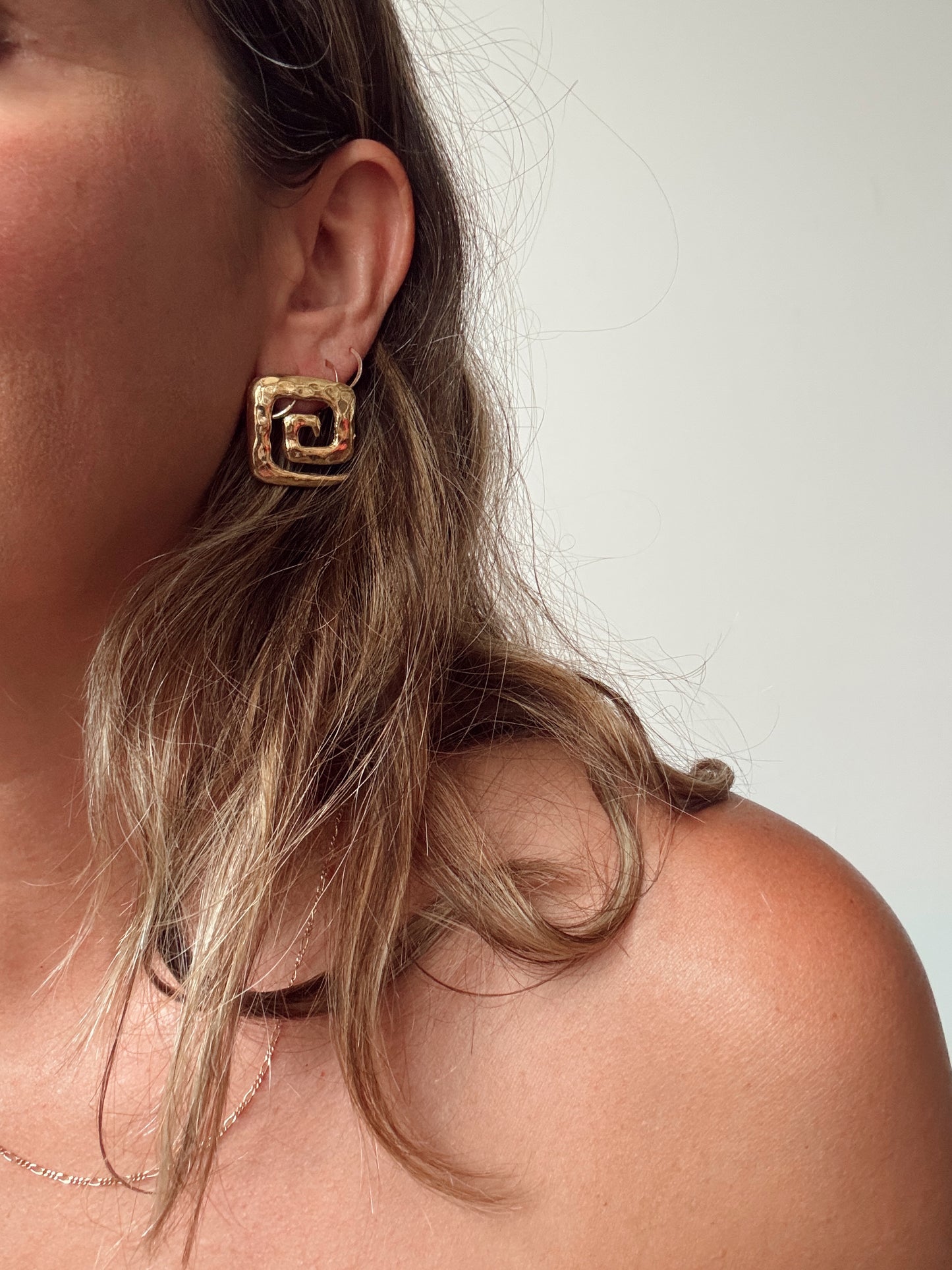 Gold Tone Swirl 90s Earrings