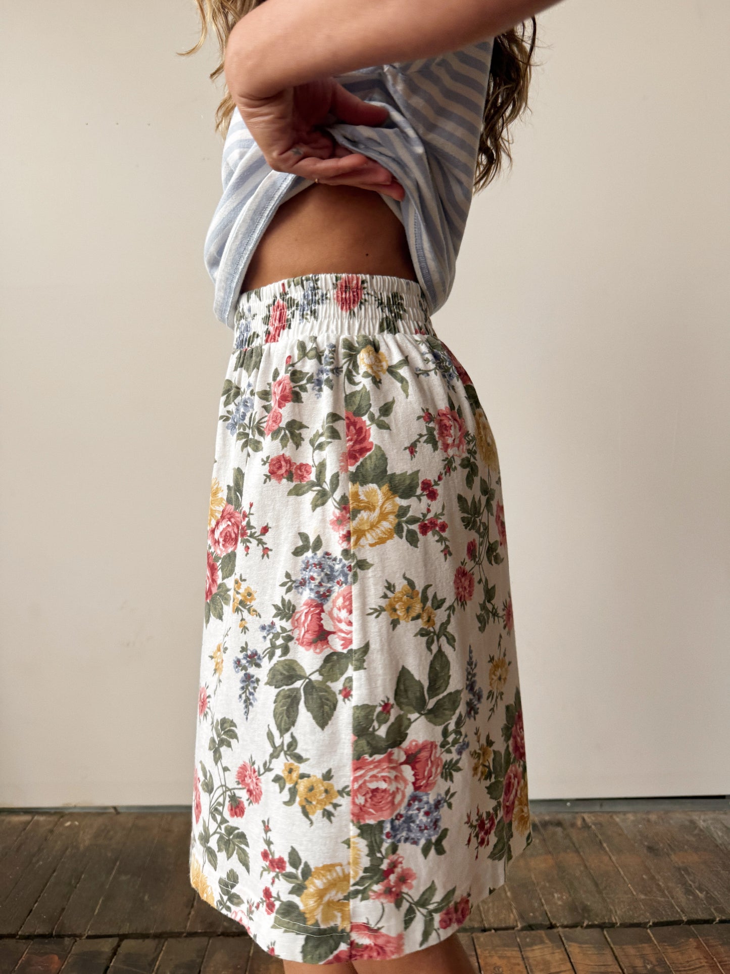 Floral 90s Elastic Mom Shorts (M)