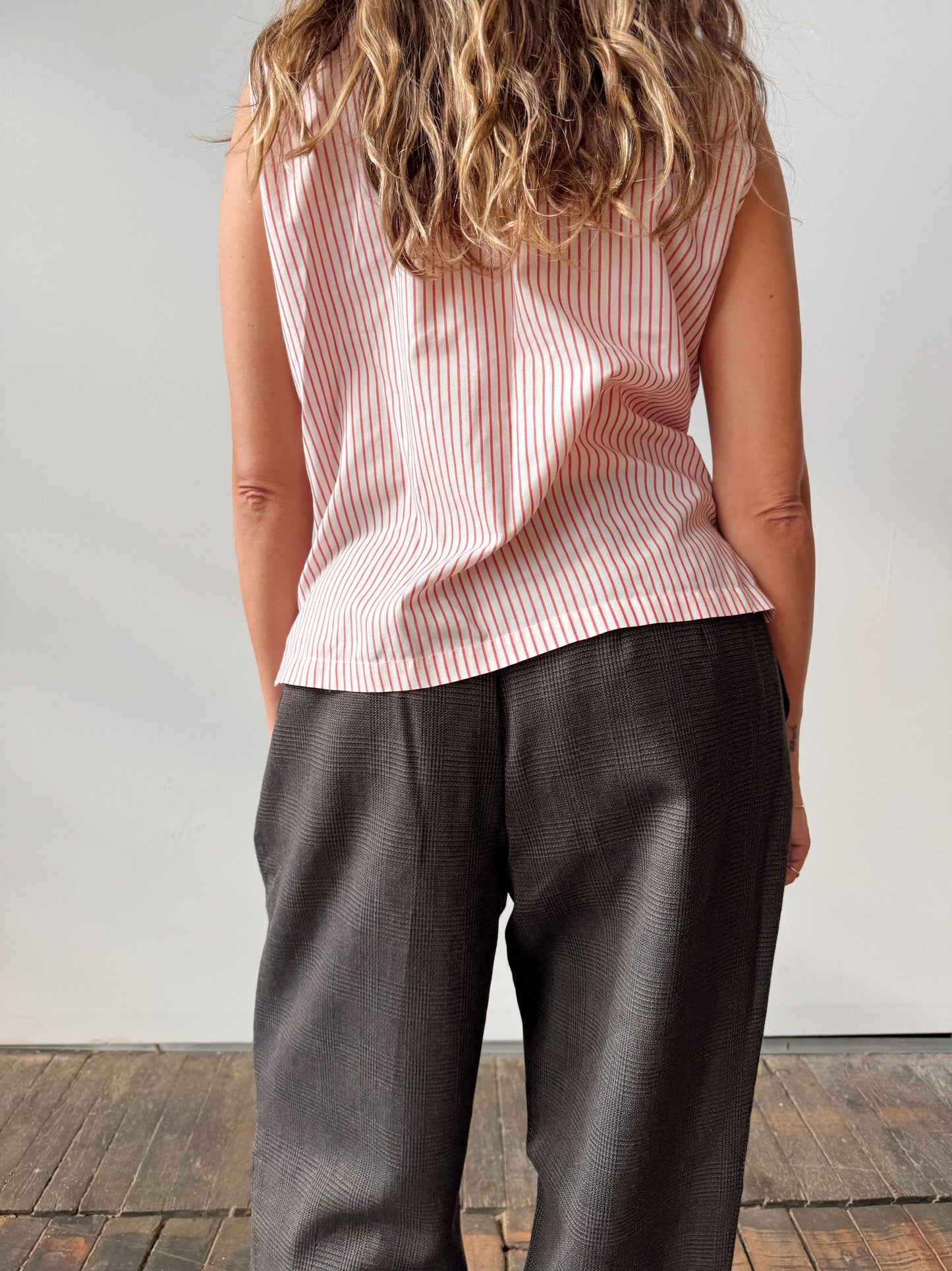 Striped Ruffle Sleeveless 70s Blouse (M)