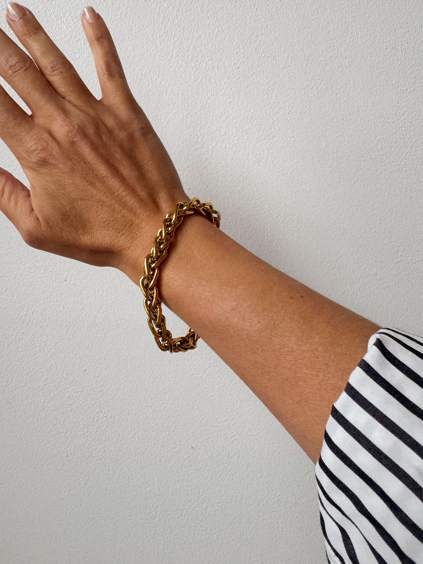 Heavy Gold Tone 8" Bracelet