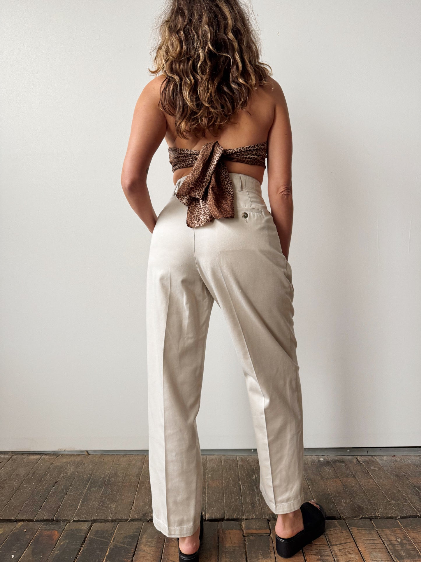 Pleated 90s Khaki Tapered Pant (26")