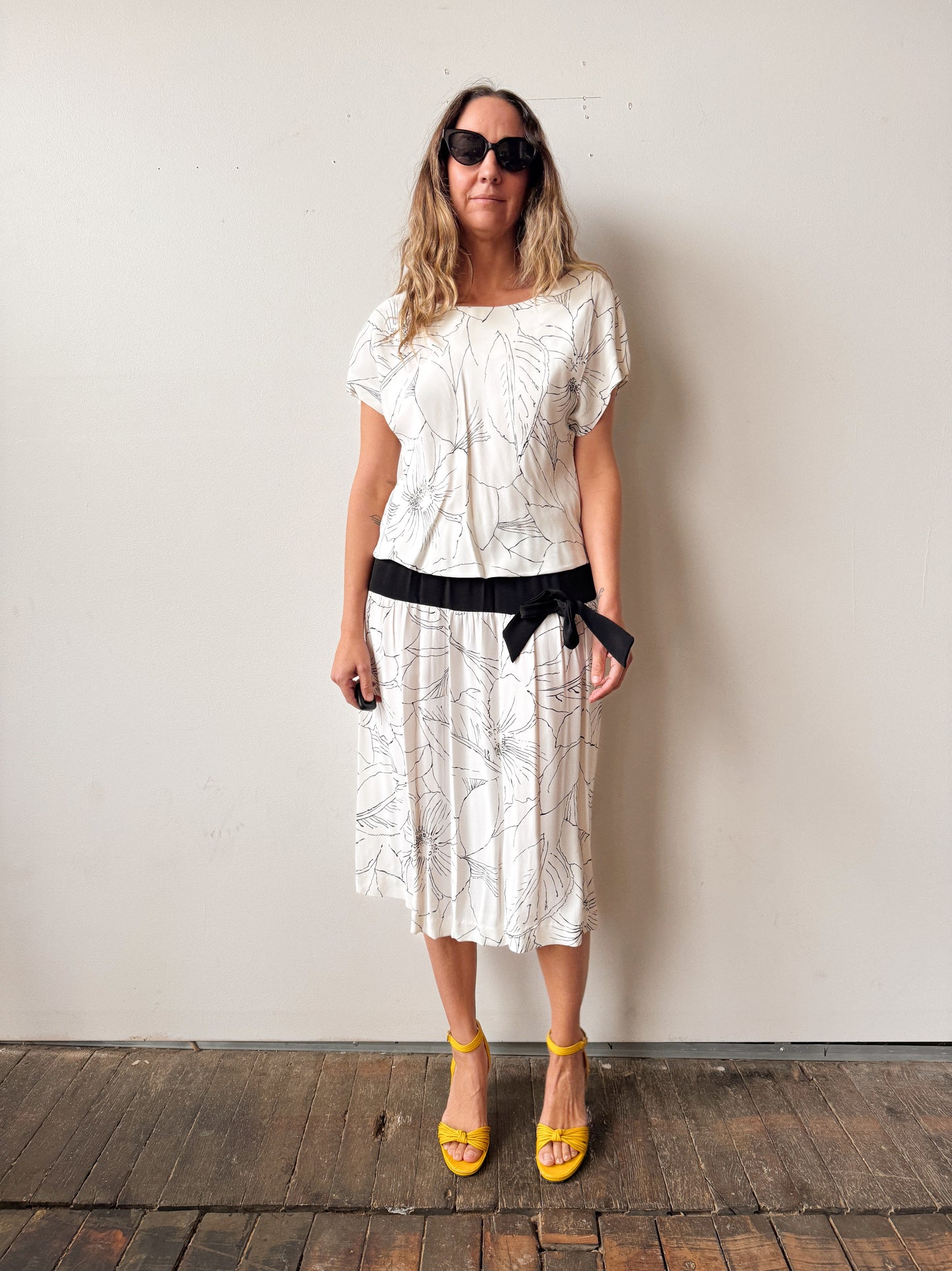 Floral Outline Dropwaist 90s Bow Dress (M)