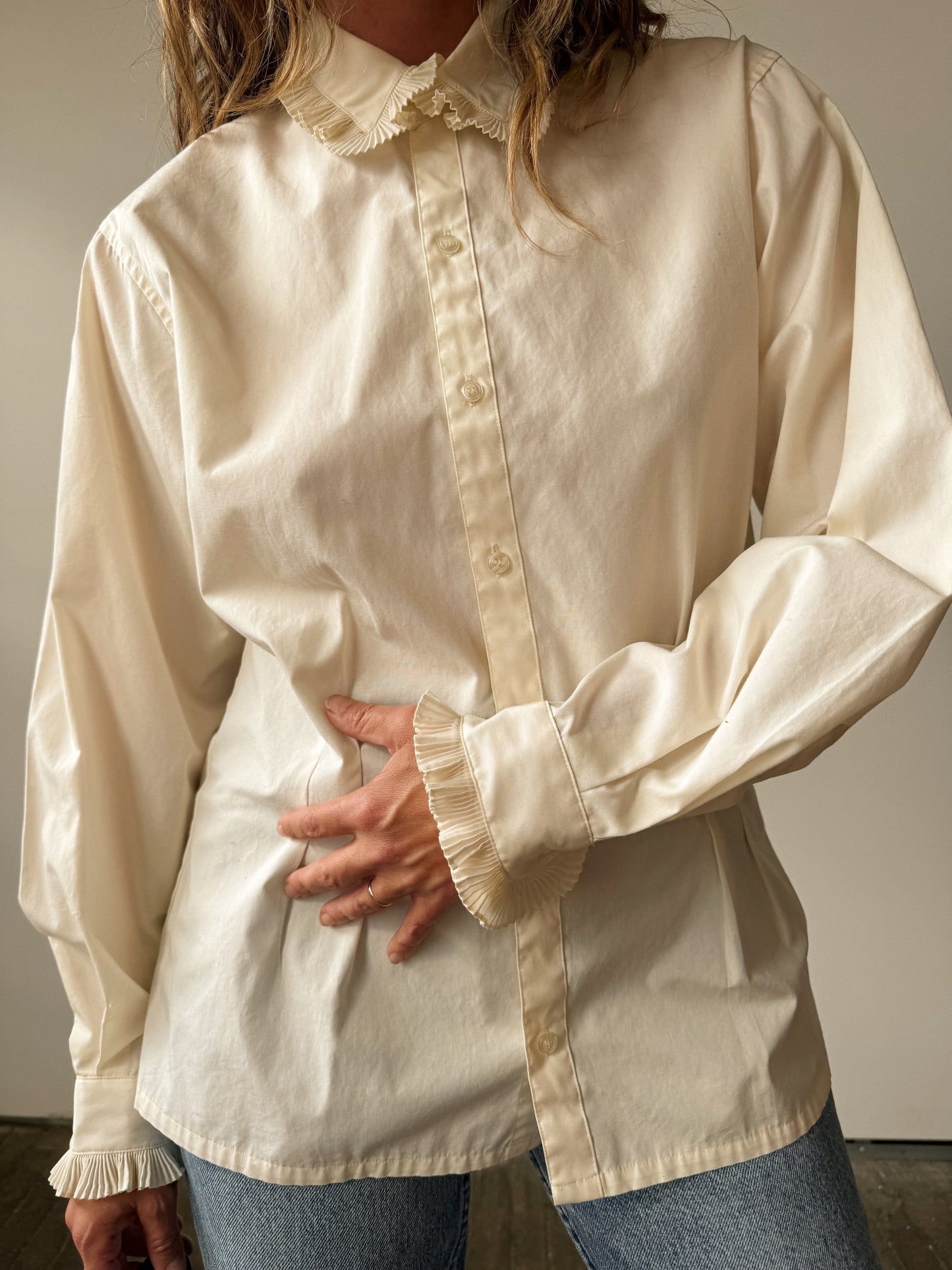 Ruffled Collar Ivory Woven Blouse (L)