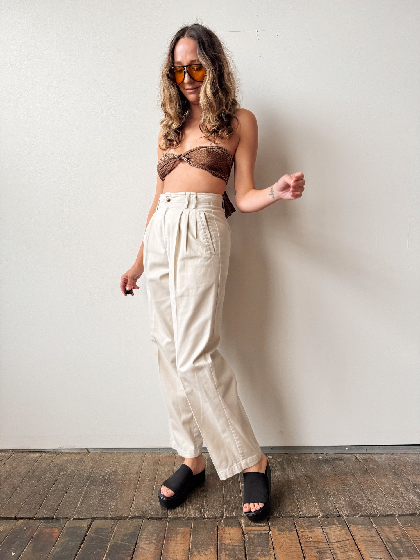 Pleated 90s Khaki Tapered Pant (26")