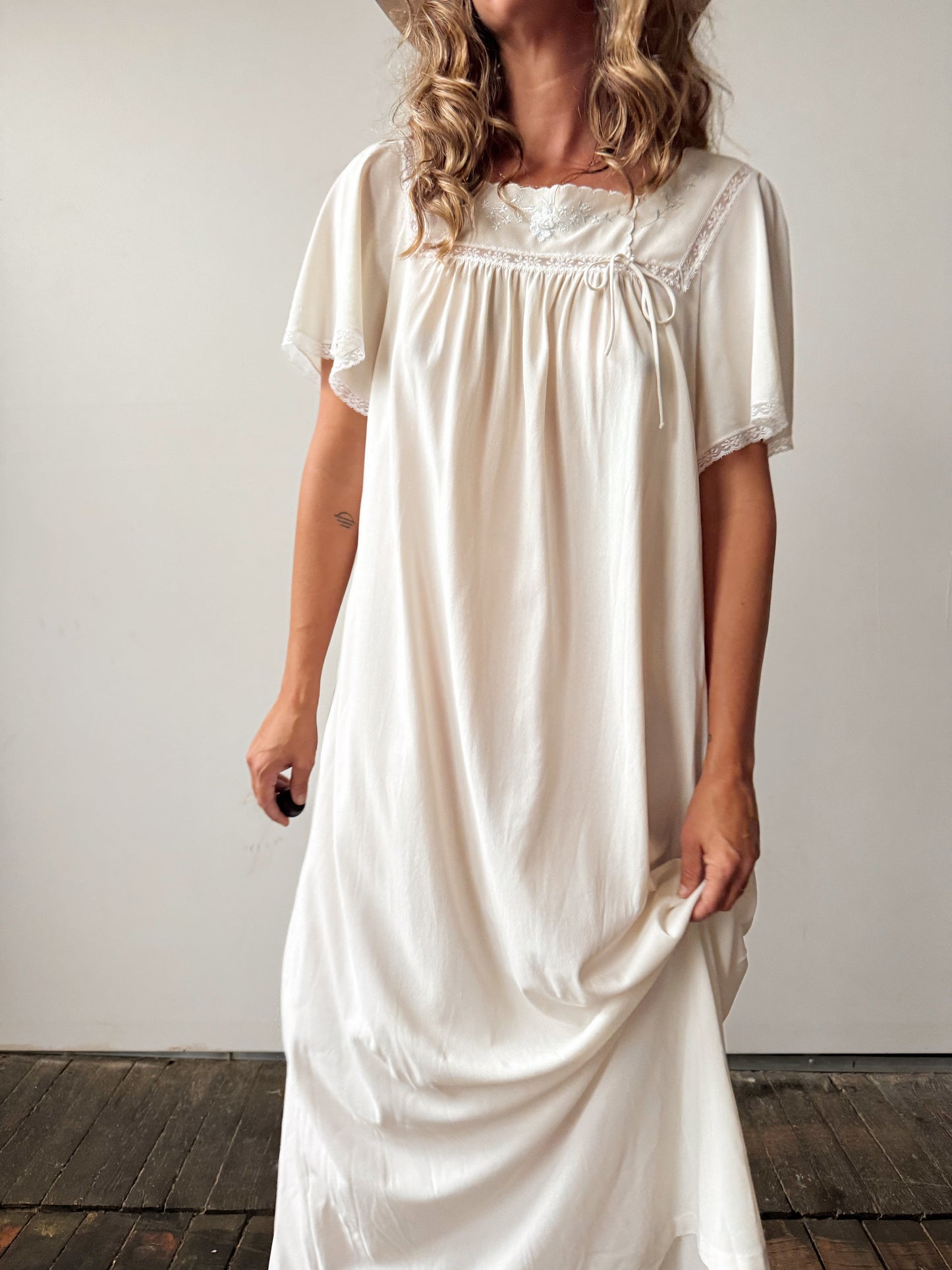 1970s Nylon Nightgown (M)