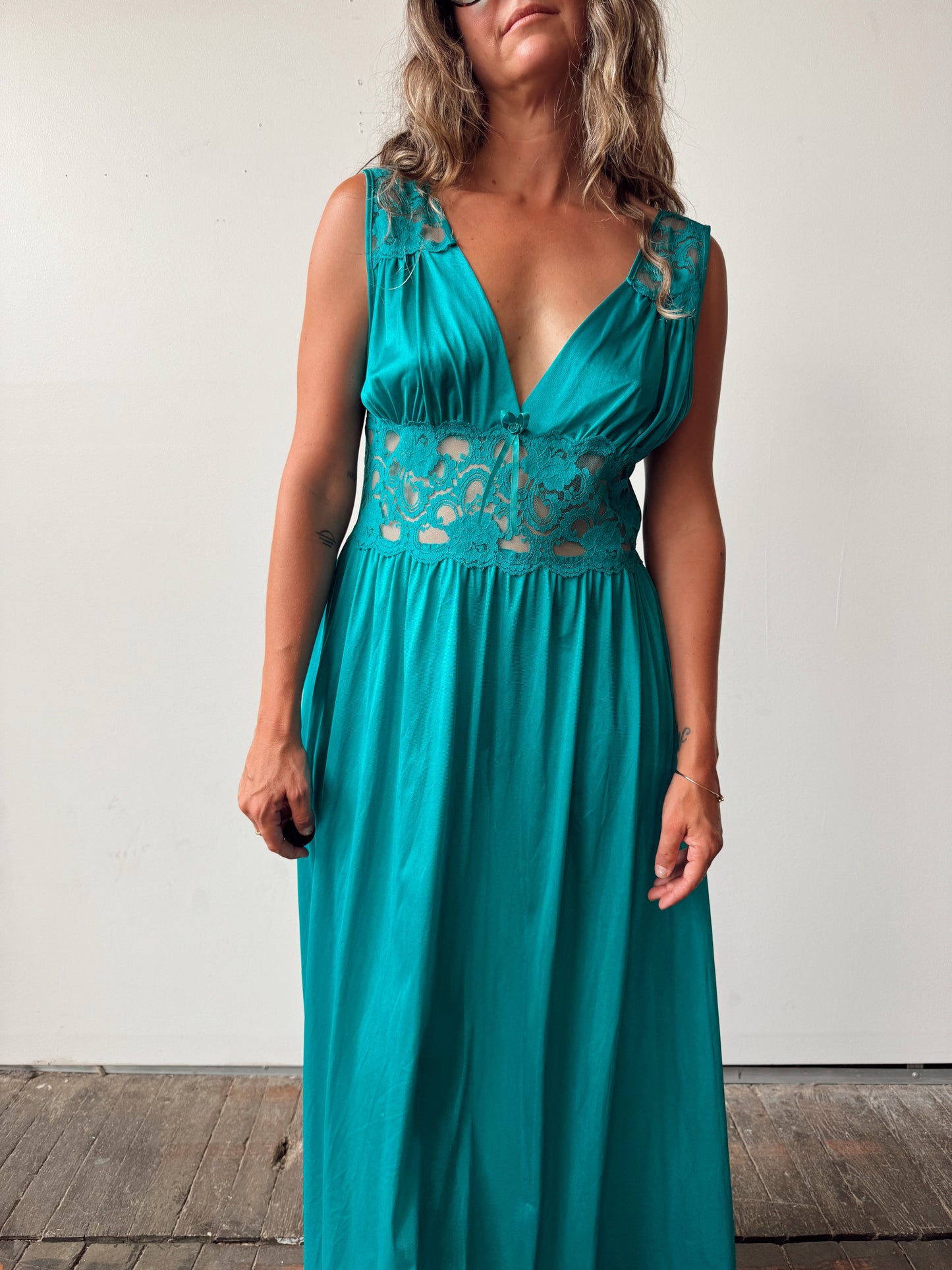 80s Nylon and Lace Slip Vintage Nightgown (L)