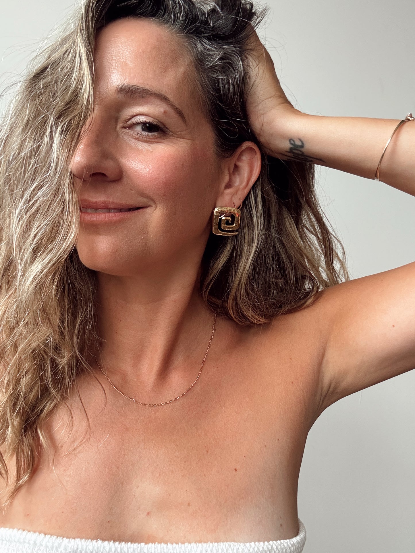 Gold Tone Swirl 90s Earrings