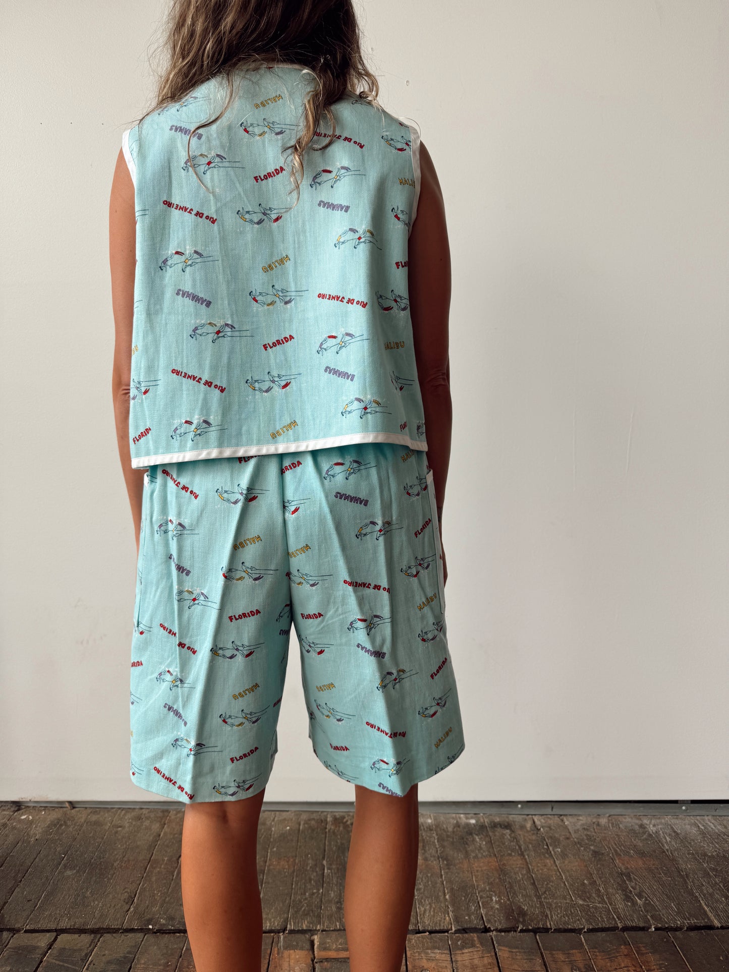 Alizé Vacation Vest and Bermuda Shorts 70s Set (M)