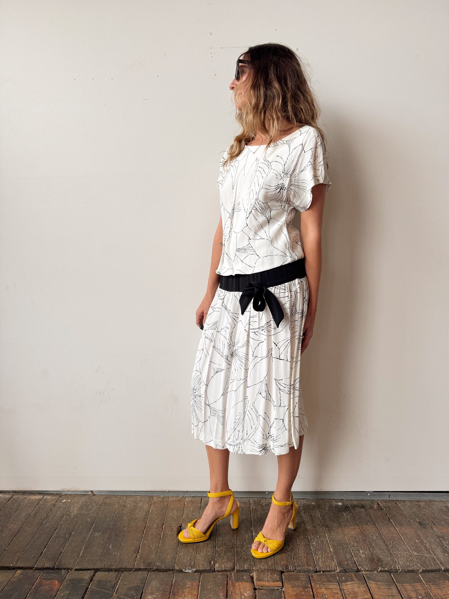 Floral Outline Dropwaist 90s Bow Dress (M)