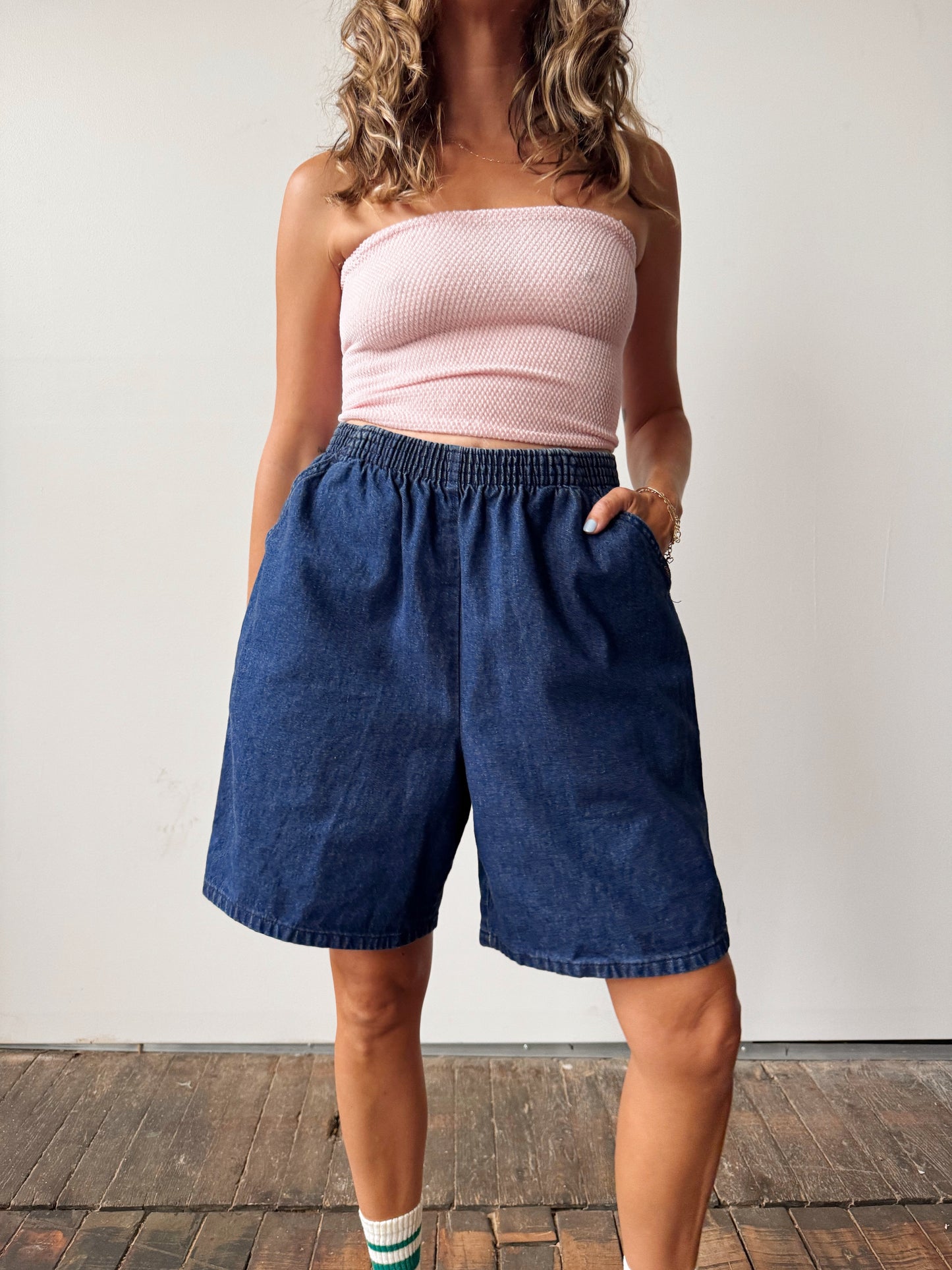 90s Chic Dark Denim Shorts (27")