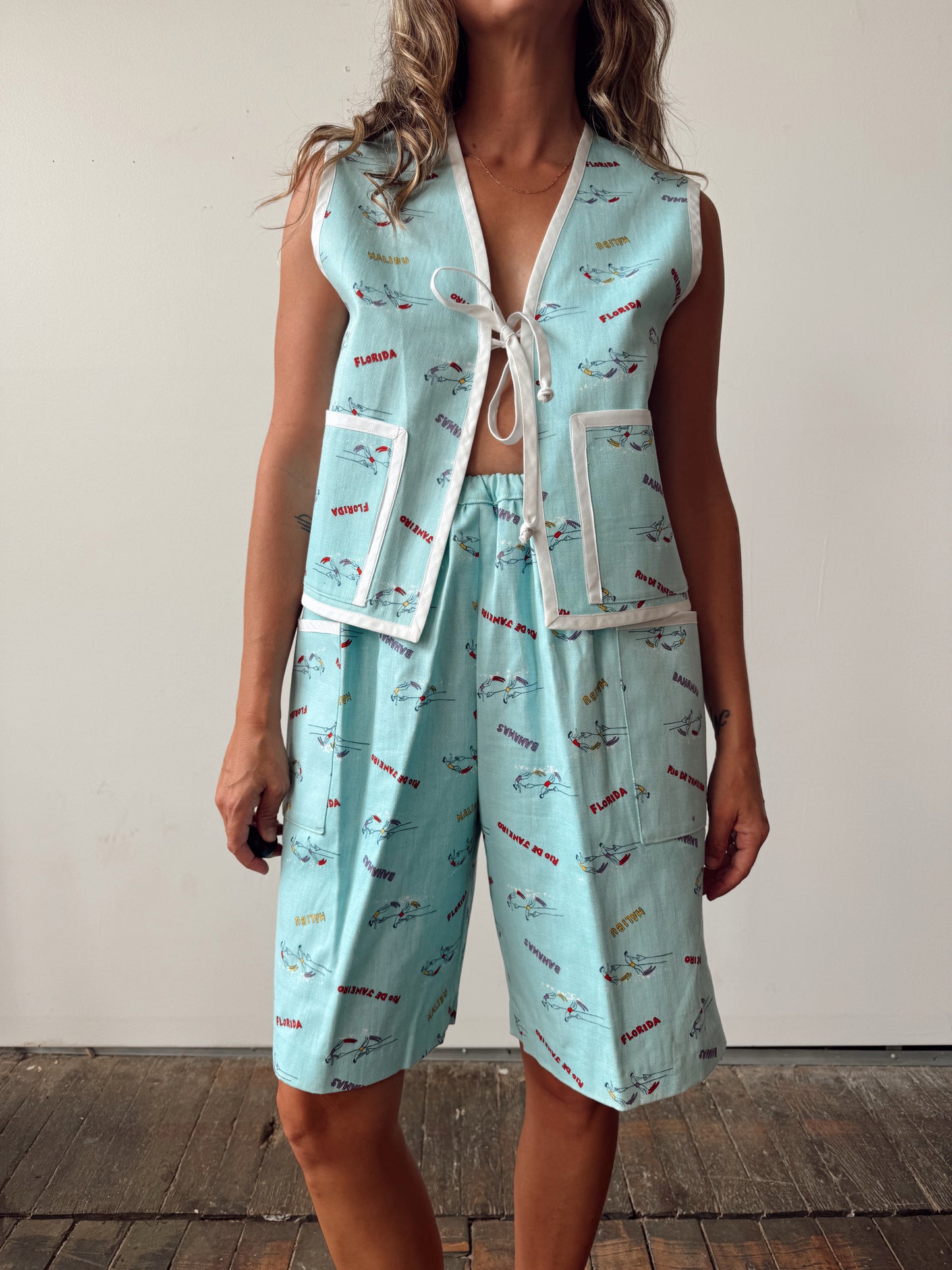 Alizé Vacation Vest and Bermuda Shorts 70s Set (M)