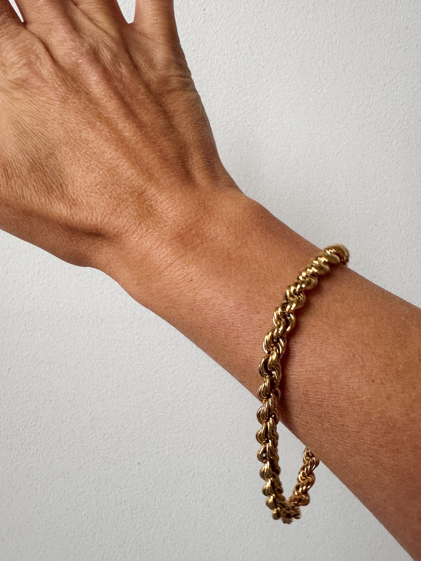 Gold Tone Thicker 8" Rope Bracelet