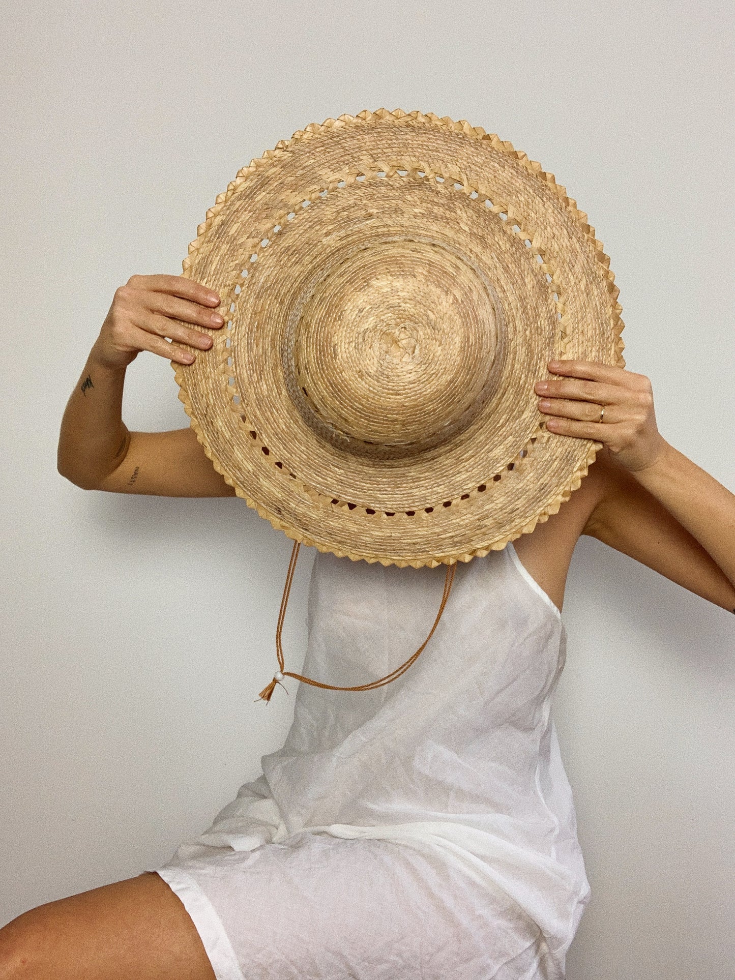 VINTAGE STRAW HAT / 22"