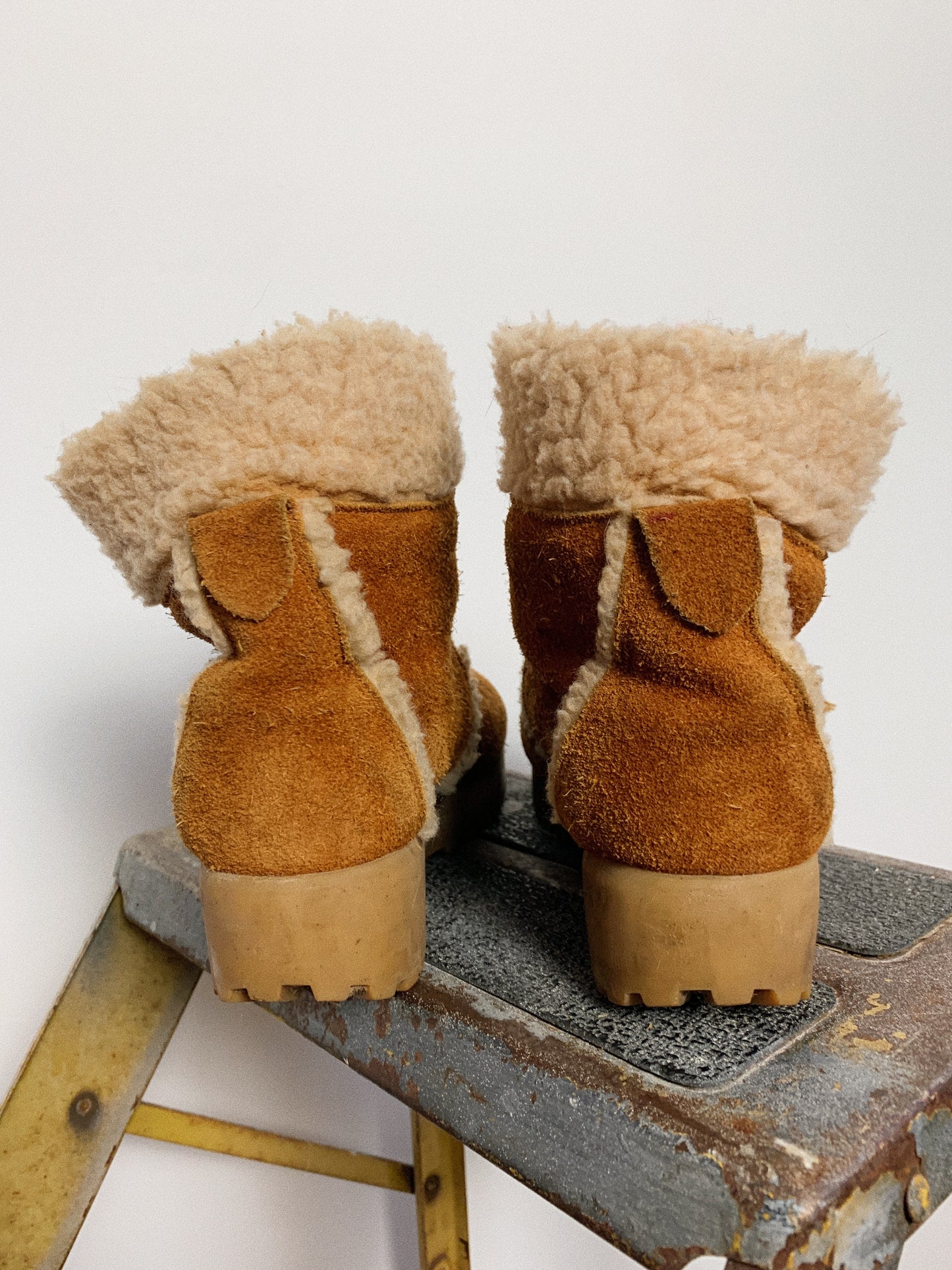 SUEDE AND SHEEPSKIN BOOT / 6