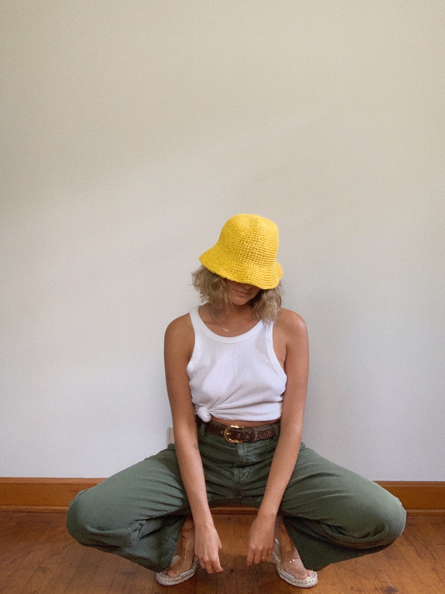 YELLOW STRAW BUCKET HAT