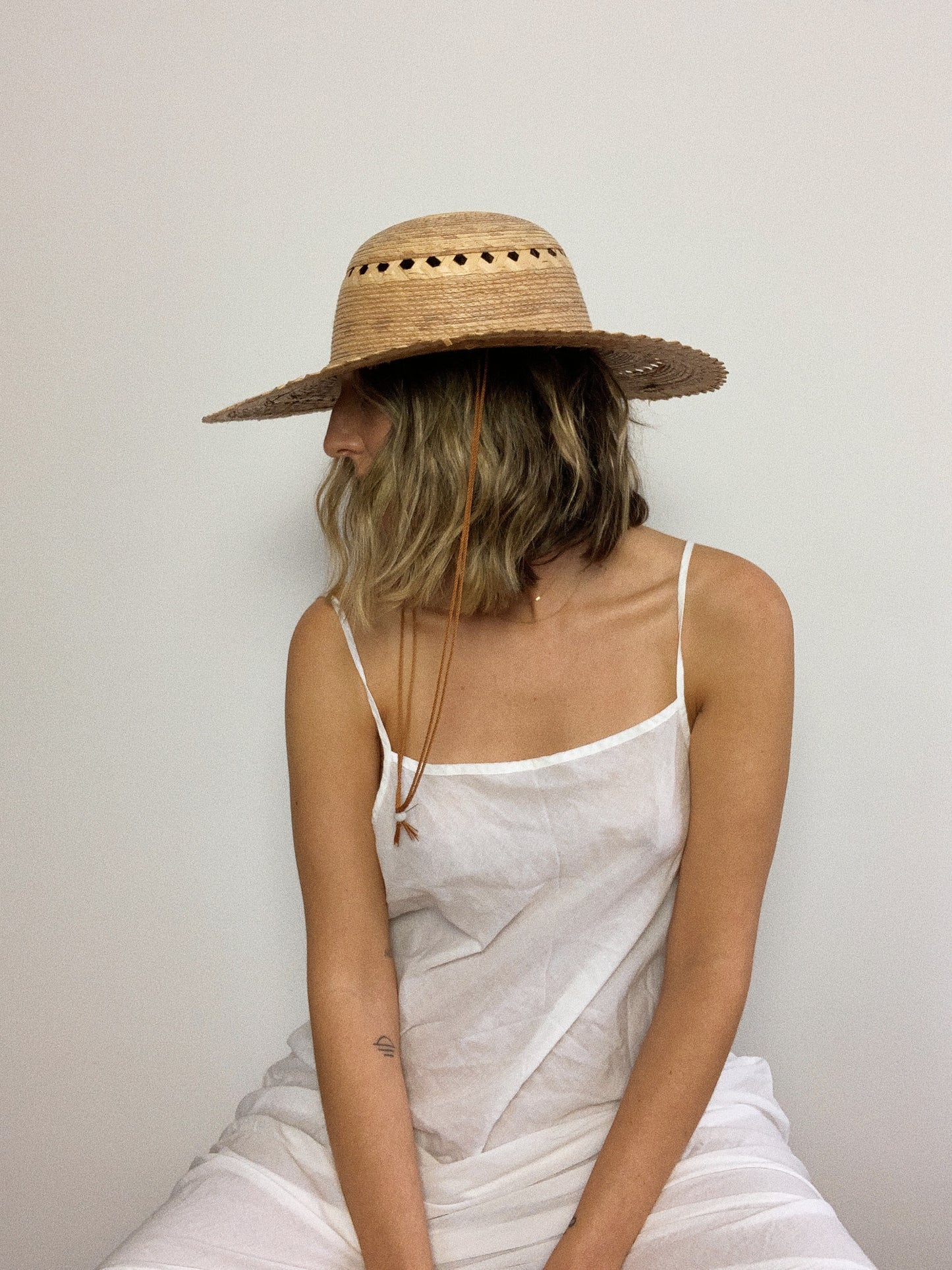 VINTAGE STRAW HAT / 22"