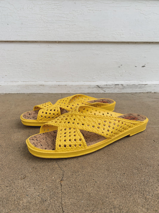 YELLOW RUBBER SANDAL / 7.5