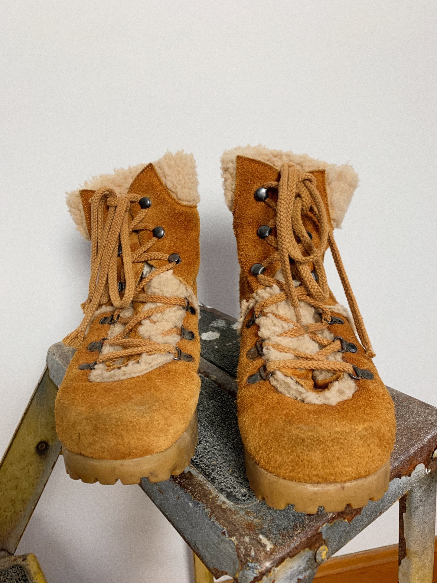 SUEDE AND SHEEPSKIN BOOT / 6