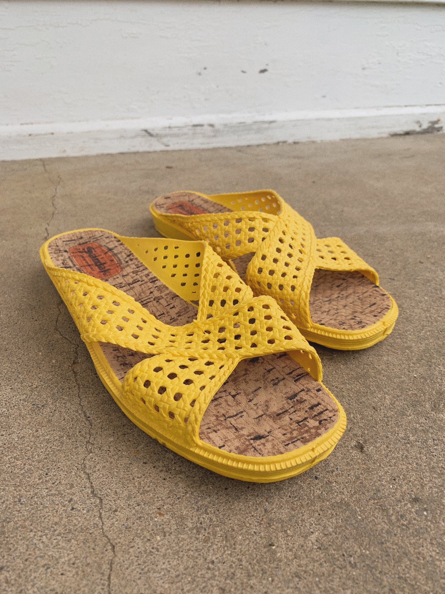 YELLOW RUBBER SANDAL / 7.5